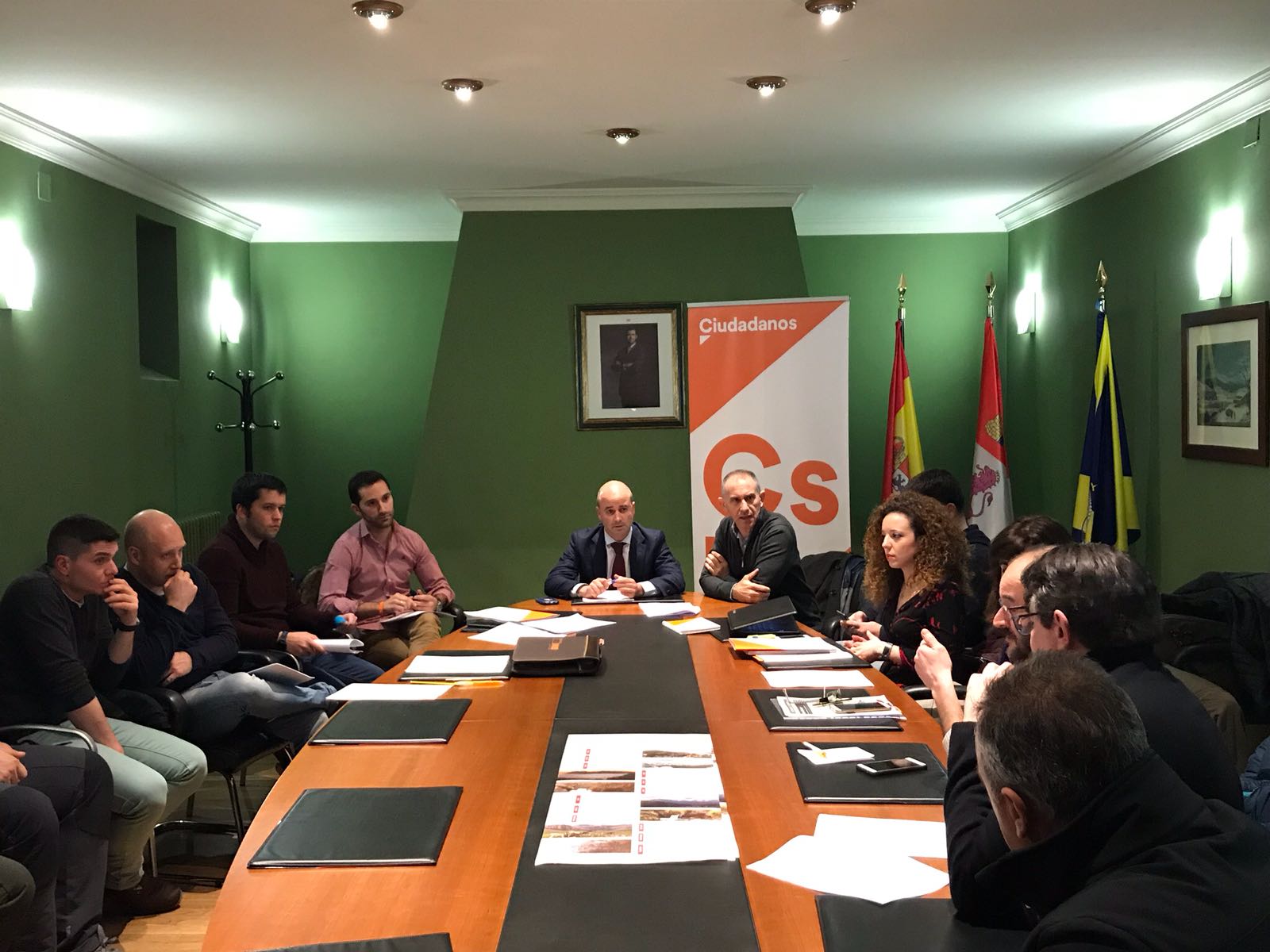 Cs se reunió ayer con varios sectores interesados en alegar al PRUG.