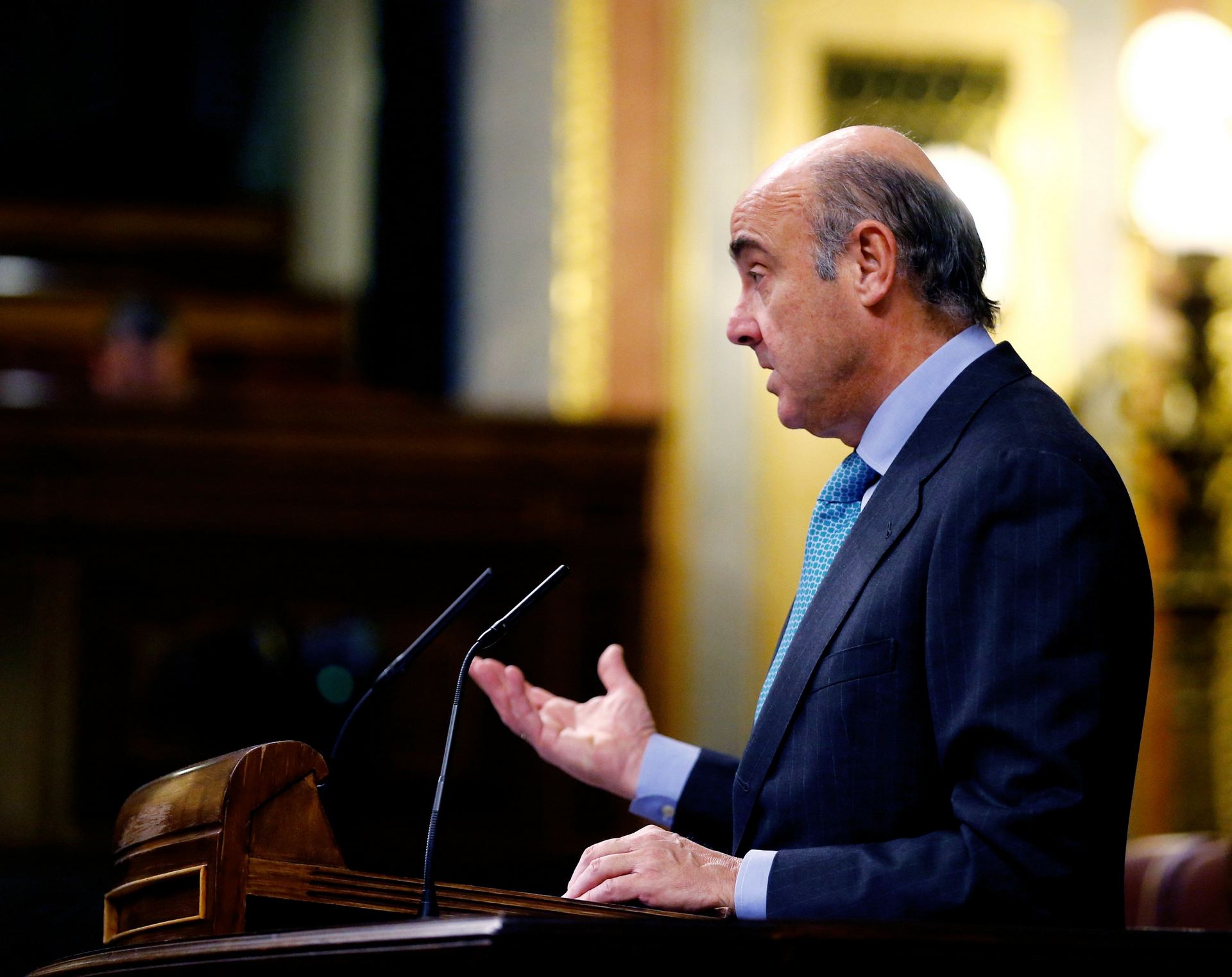 Luis de Guindos durante su intervención ante el pleno del Congreso.