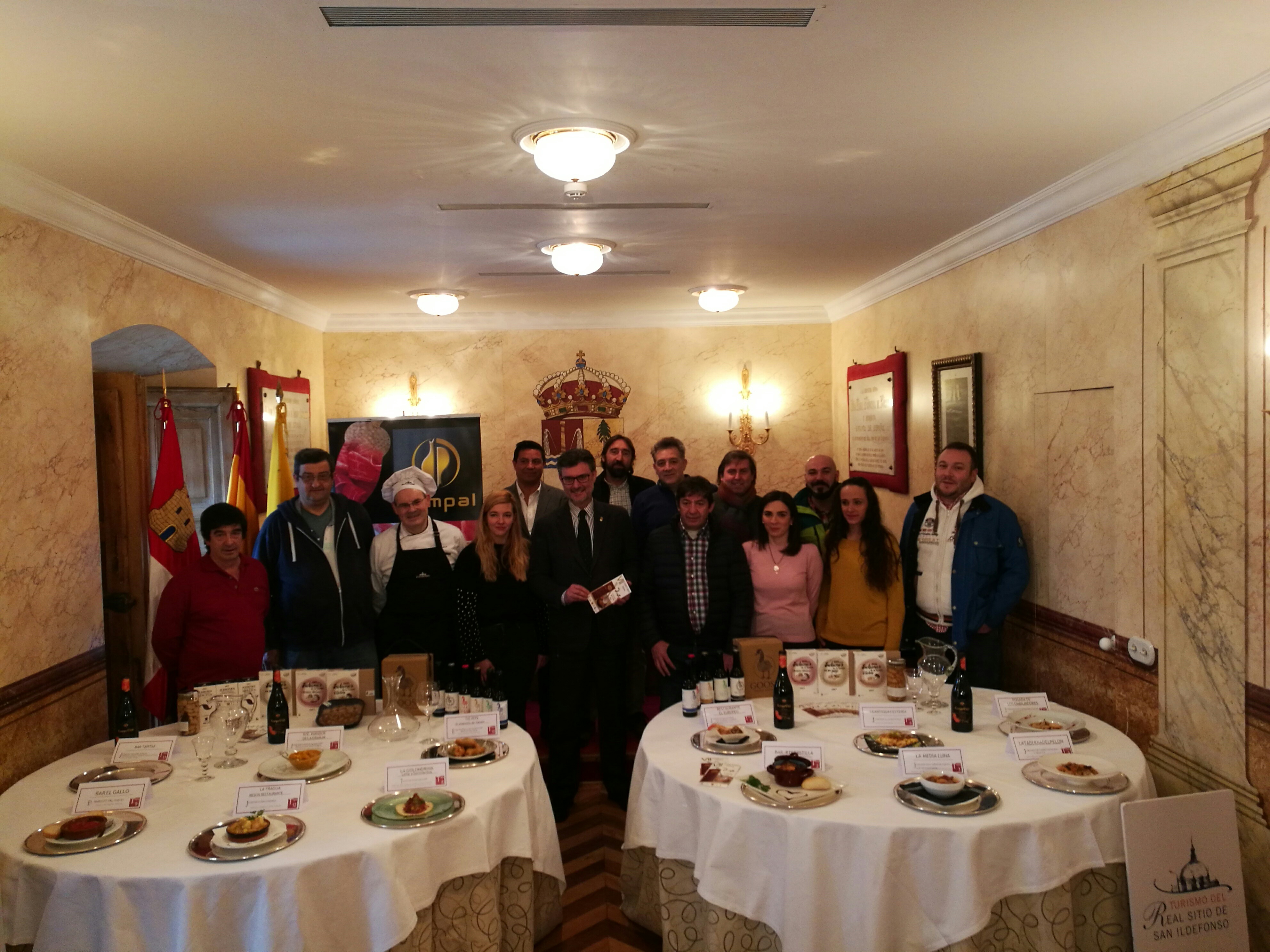 Los doce bares y restaurantes presentaron sus propuestas culinarias para el concurso de tapas del Judión en el Ayuntamiento del Real Sitio.