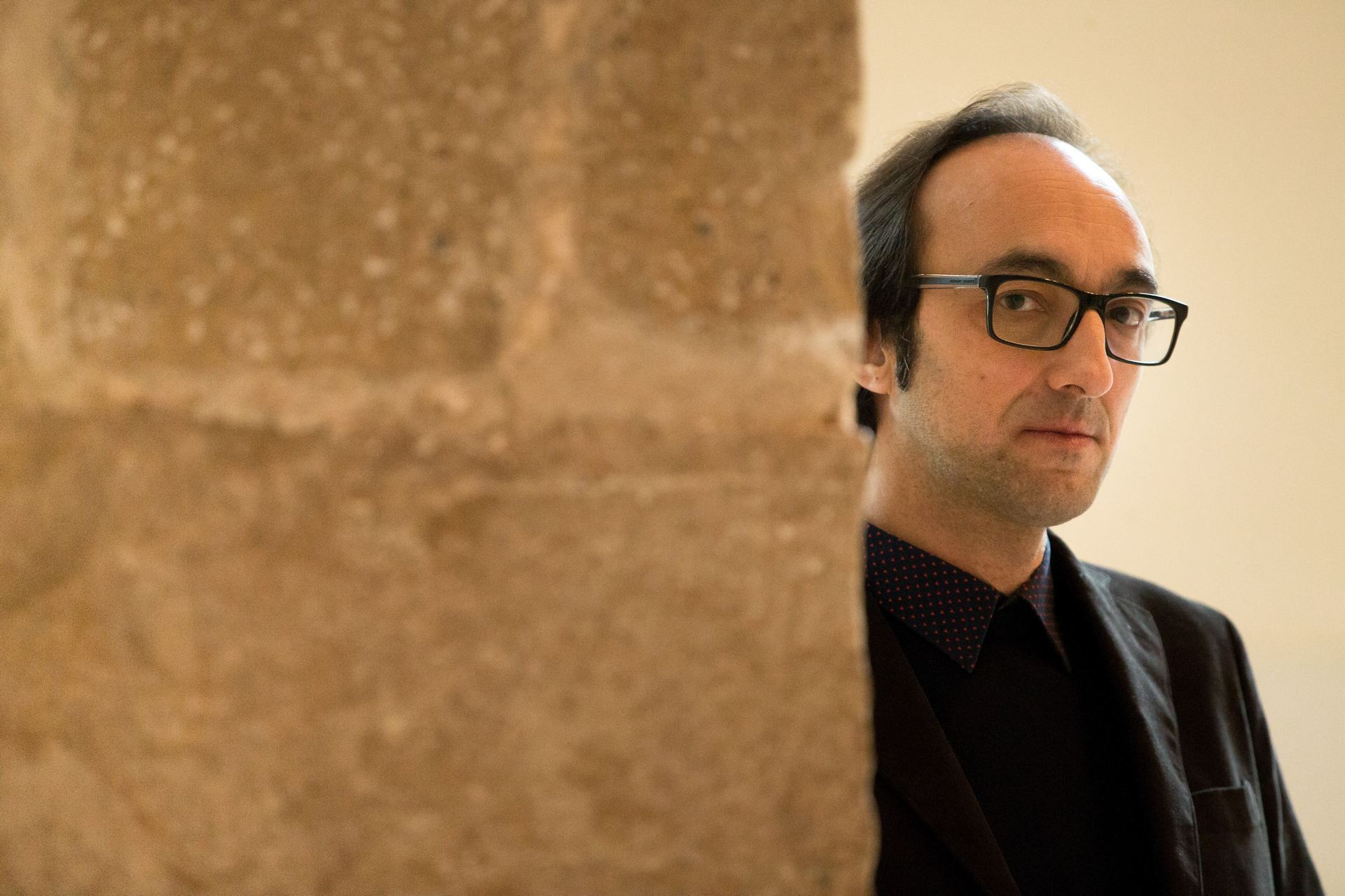 Agustín Fernandez Mallo posa en el Museo Marítimo de Barcelona.