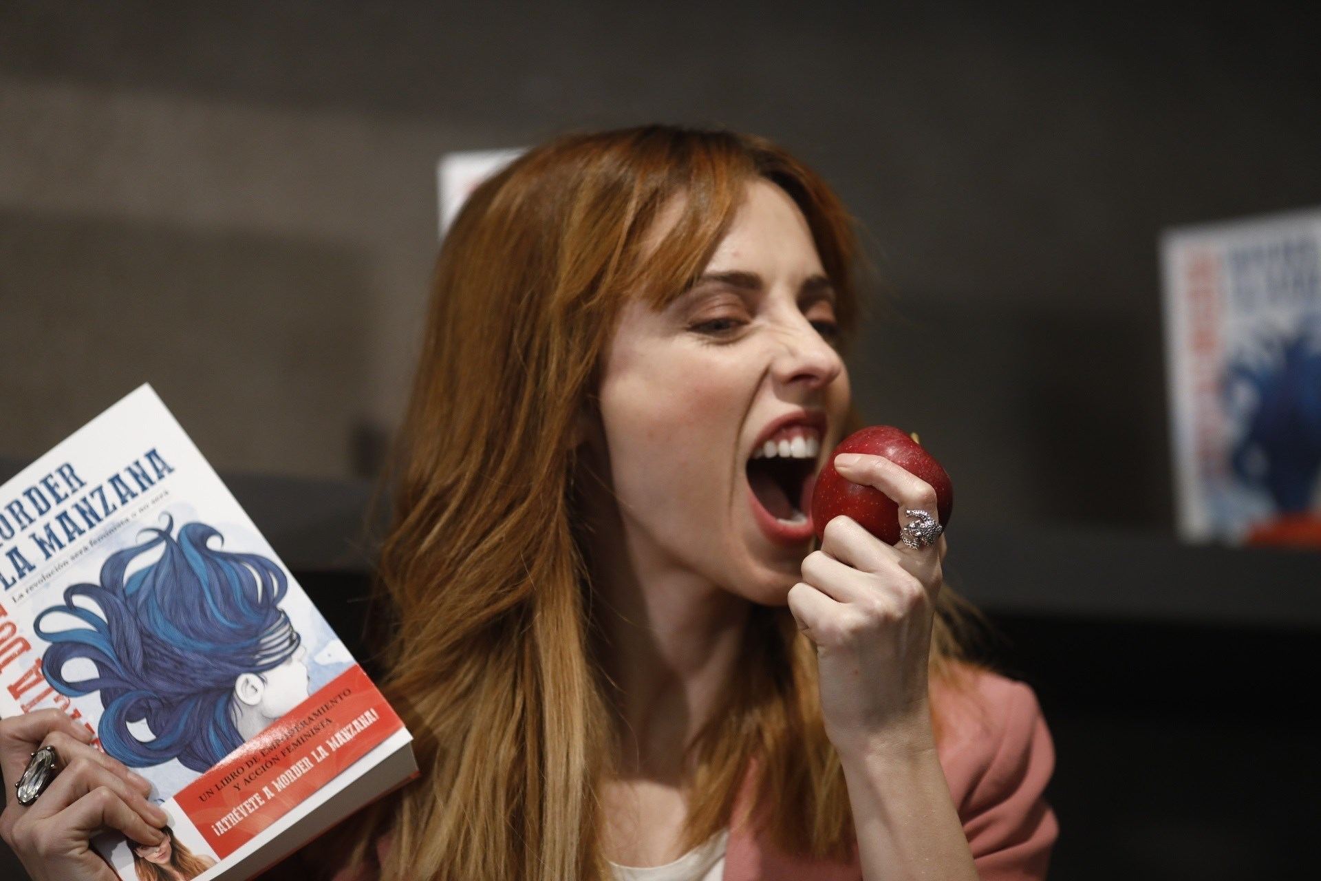 La actriz, cineasta, y ahora escritora, Leticia Dolera, durante la presentación de su libro.