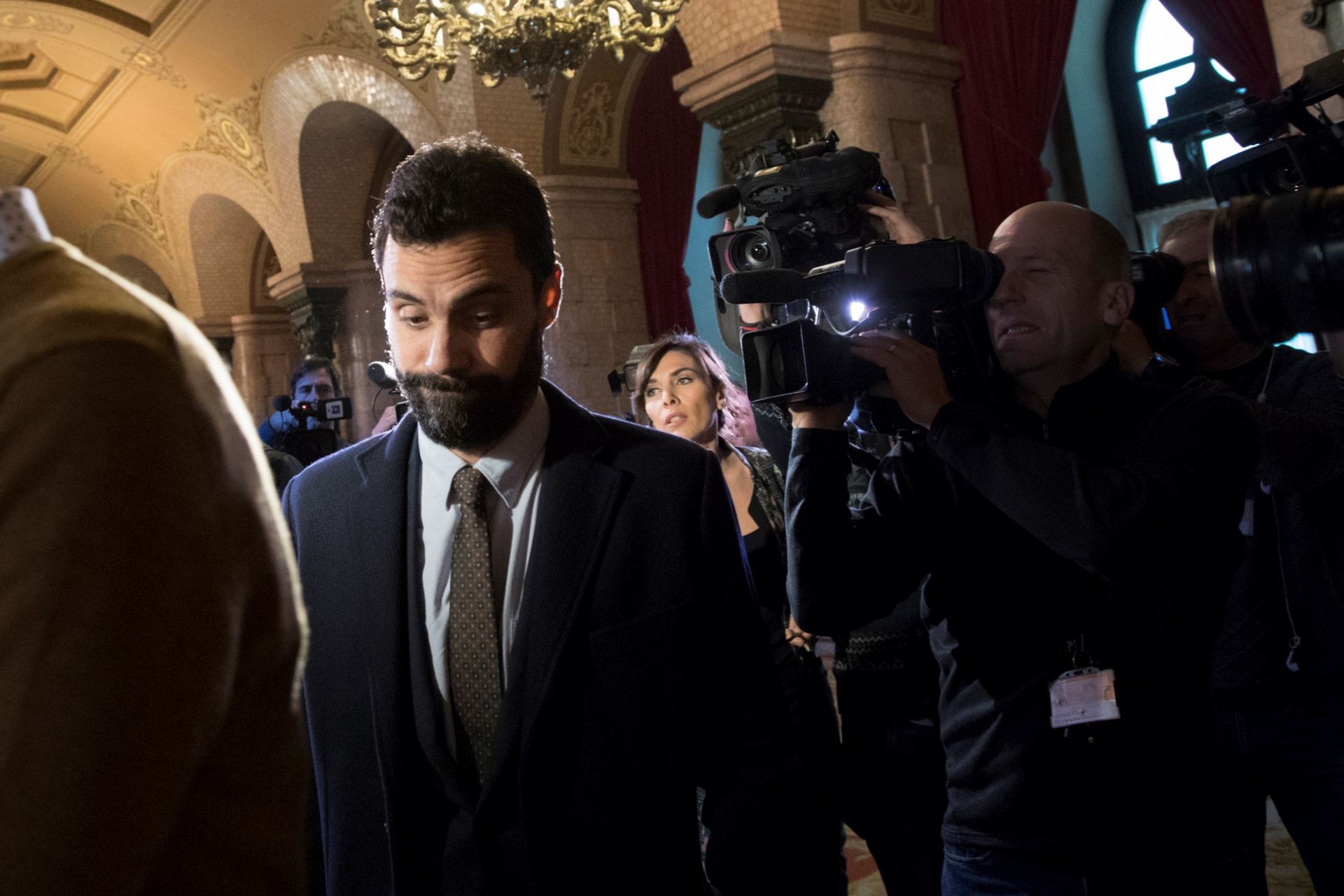 El presidente del Parlamento catalán, Roger Torrent, en los pasillos de la Cámara.