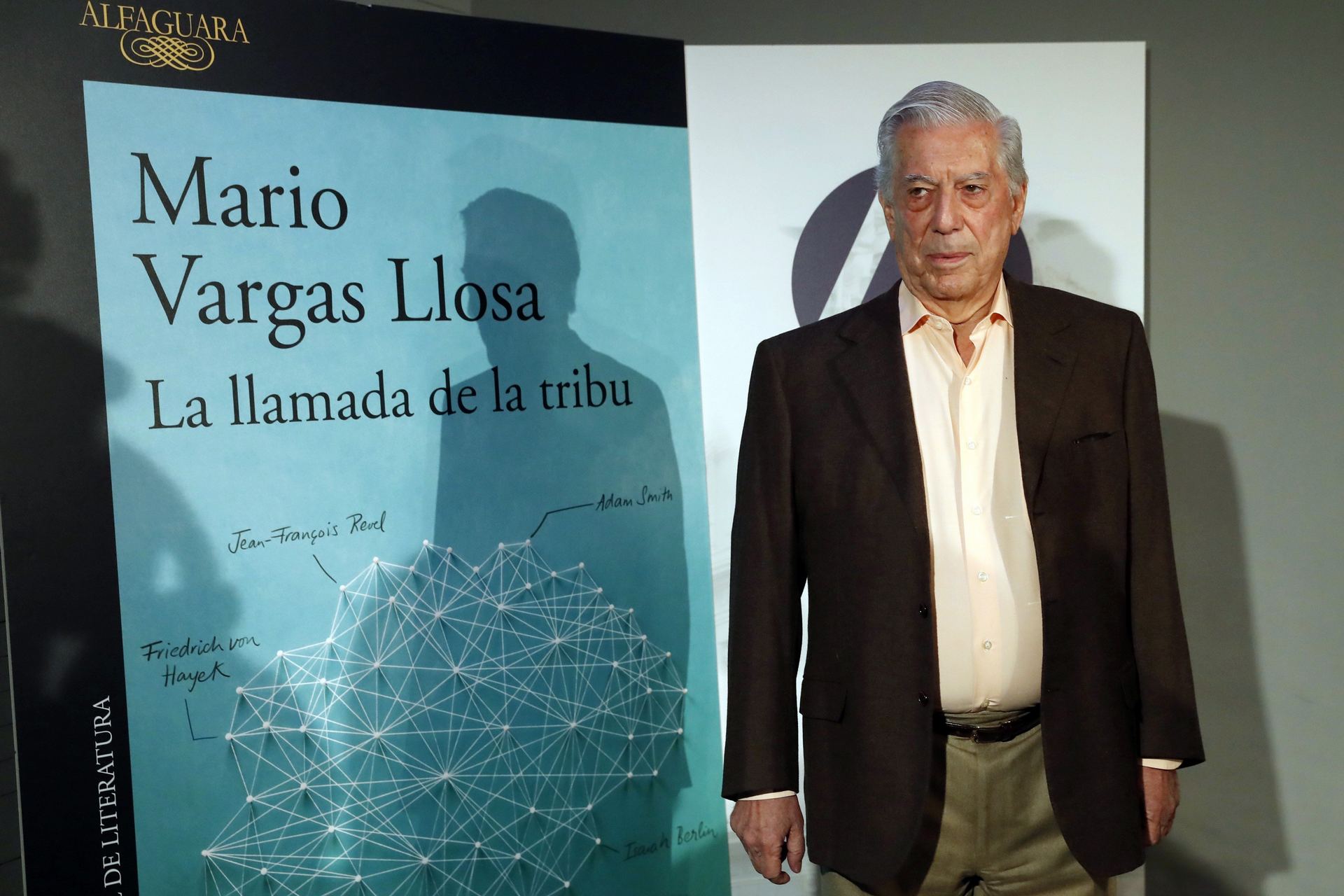 El escritor peruano Mario Vargas Llosa en la presentación de su libro.