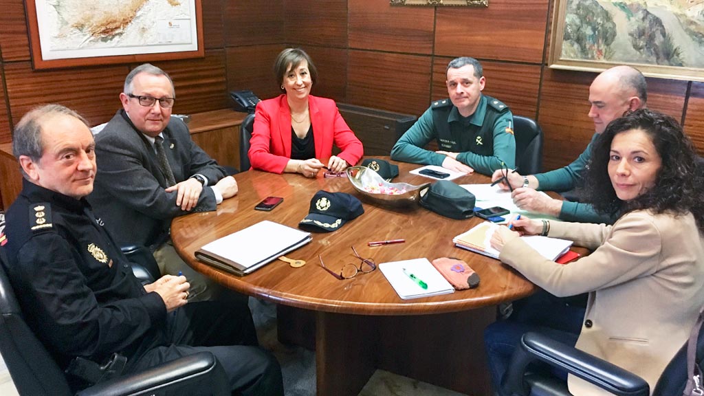 Policía y Junta colaborarán en la identificación de los turistas alojados 1 Reunion-seguridad-en-establecimientos-turisticos