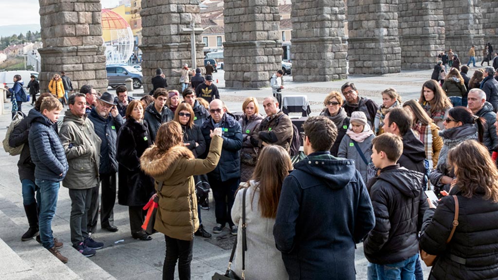 Turistas-Maletas-Turismo-Segovia-Visita-Guiada