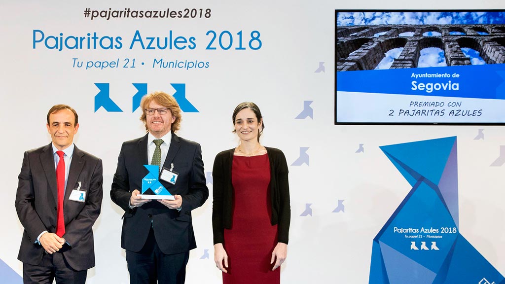 Entrega-Pajarita-Azul-del-reciclaje-ayuntamiento-de-Segovia