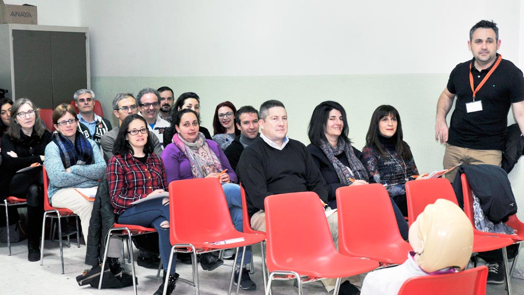 12-2kama_Colegio-Concepcionistas-Curso-Desfibrilador_KAM7670