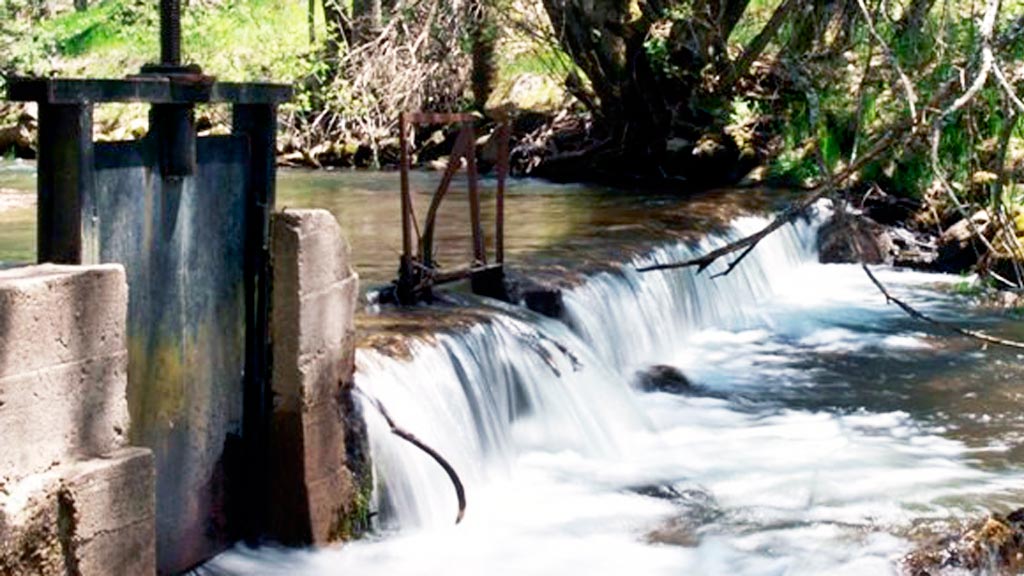 La Mancomunidad de La Atalaya tiene una concesión de 30 litros por segundo del Cambrones. / el adelantado
