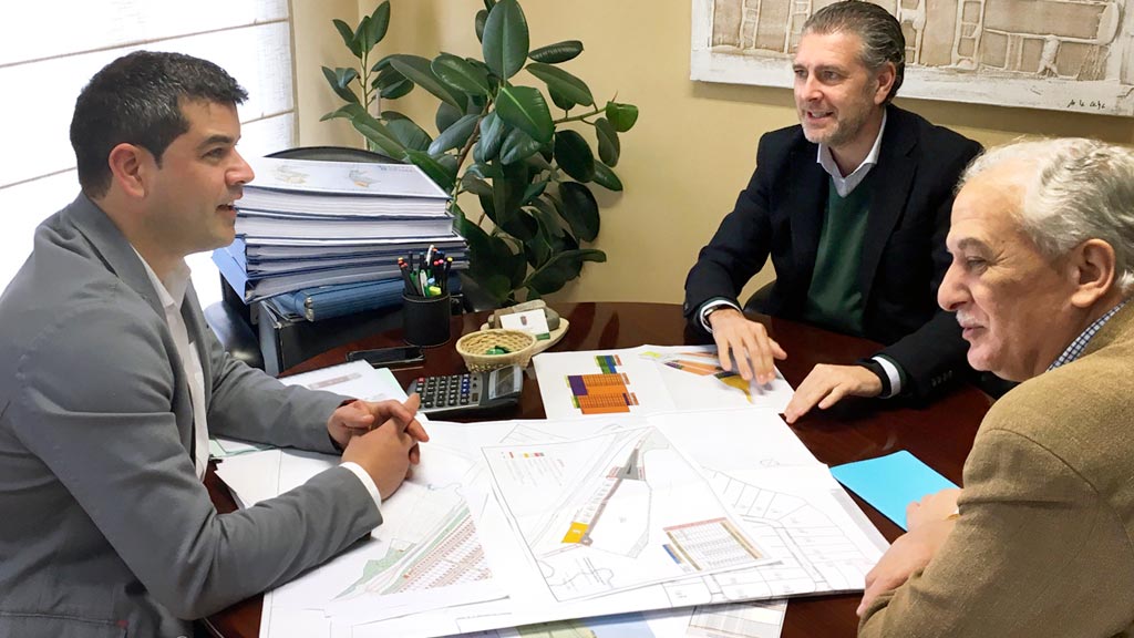 Valverde se incorpora a la bolsa de suelo industrial de la provincia 1 Un momento de la reunión celebrada en el Ayuntamiento de Valverde. / el adelantado