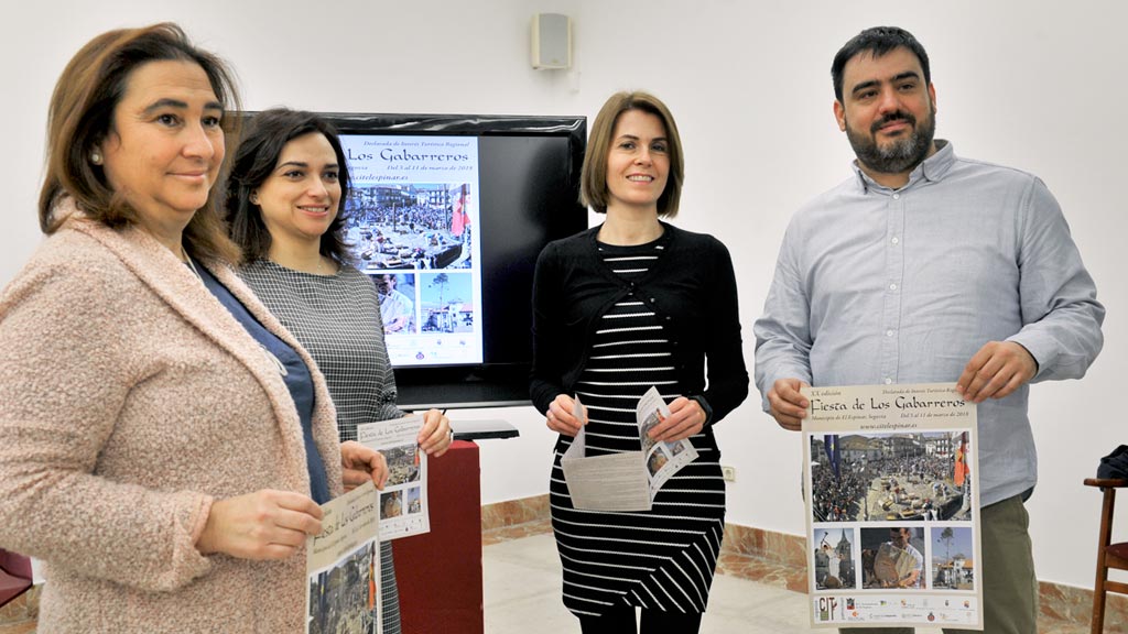De izquierda a derecha: Concepción Rubio, Alicia Palomo, Magdalena Rodríguez y Juan Andrés Saiz, en la presentación. /k.
