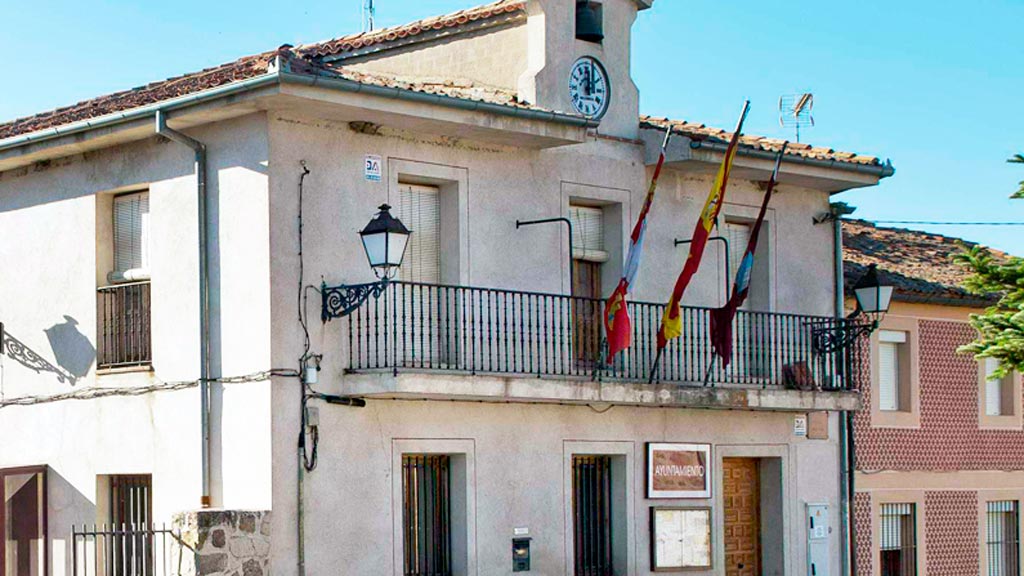 El Ayuntamiento informa a los vecinos sobre el empadronamiento. / e.a.