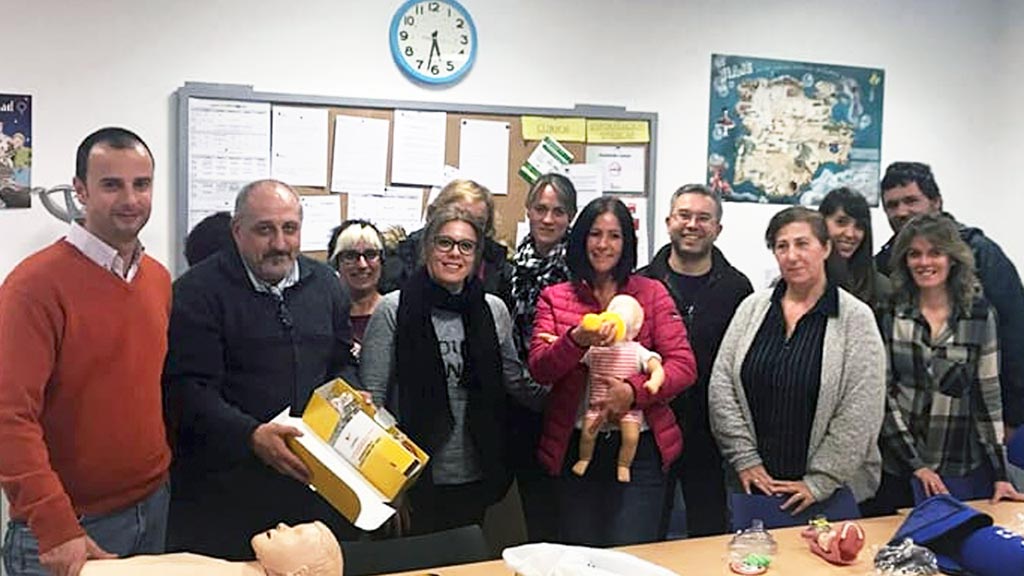 Asistentes a la jornada de formación para utilizar el nuevo aparato. / el adelantado