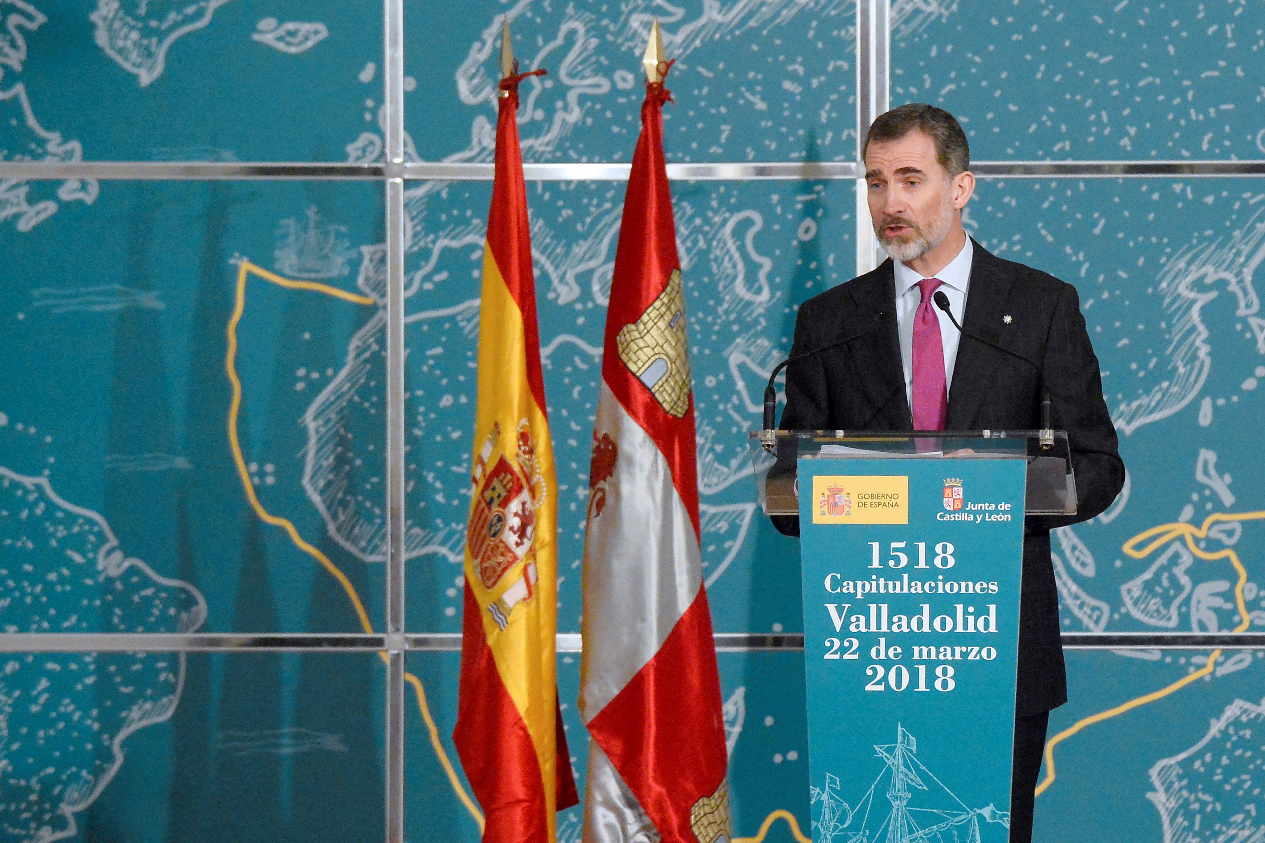 El Rey Felipe VI atiende a los medios de comunicación.