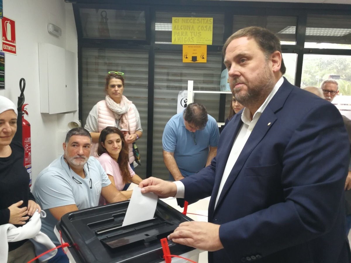 El líder de ERC, Oriol Junqueras, durante la pasada votación en el referéndum del 1 de octubre en Cataluña.