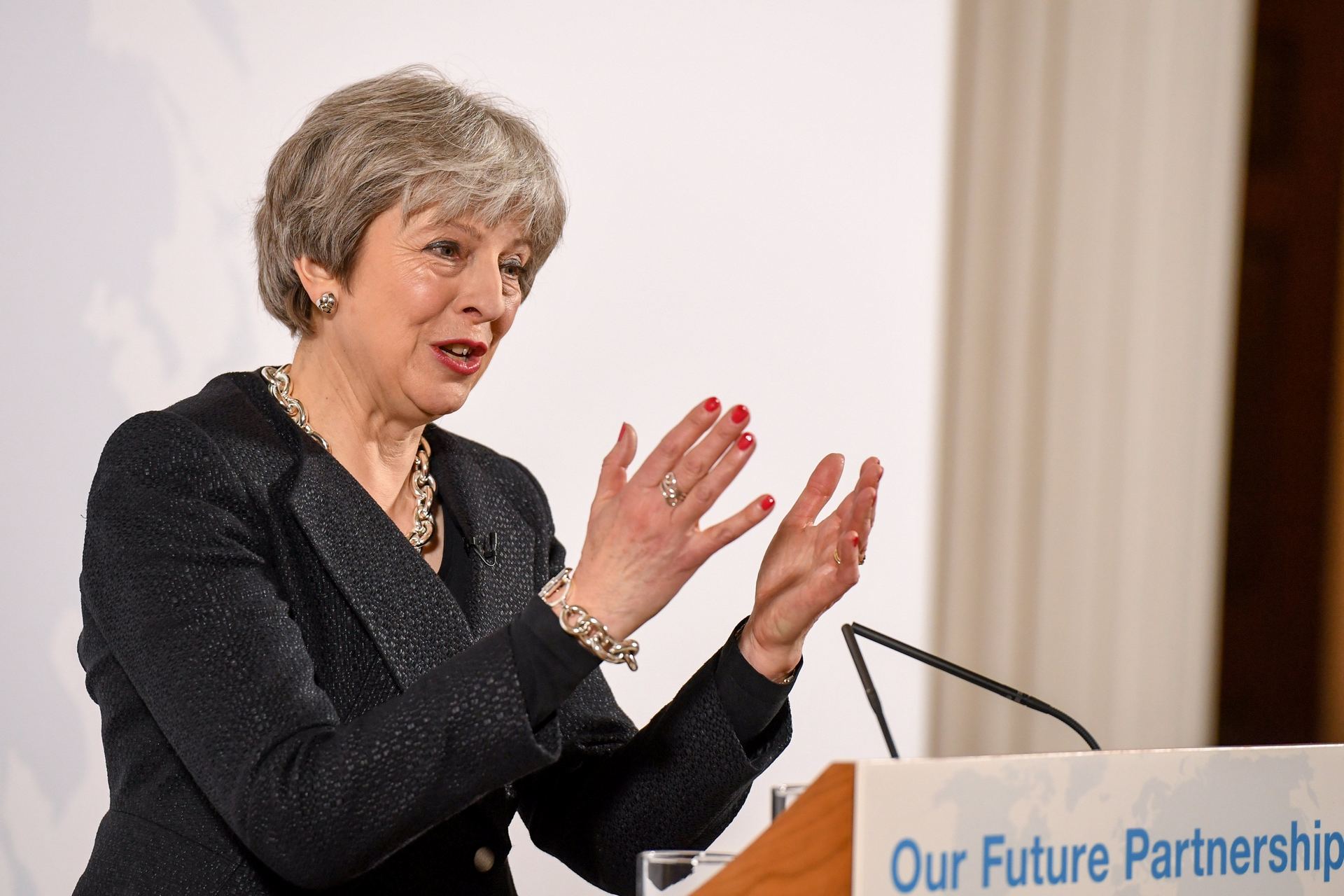May admite que Londres entra en un “momento crucial” del “brexit”
