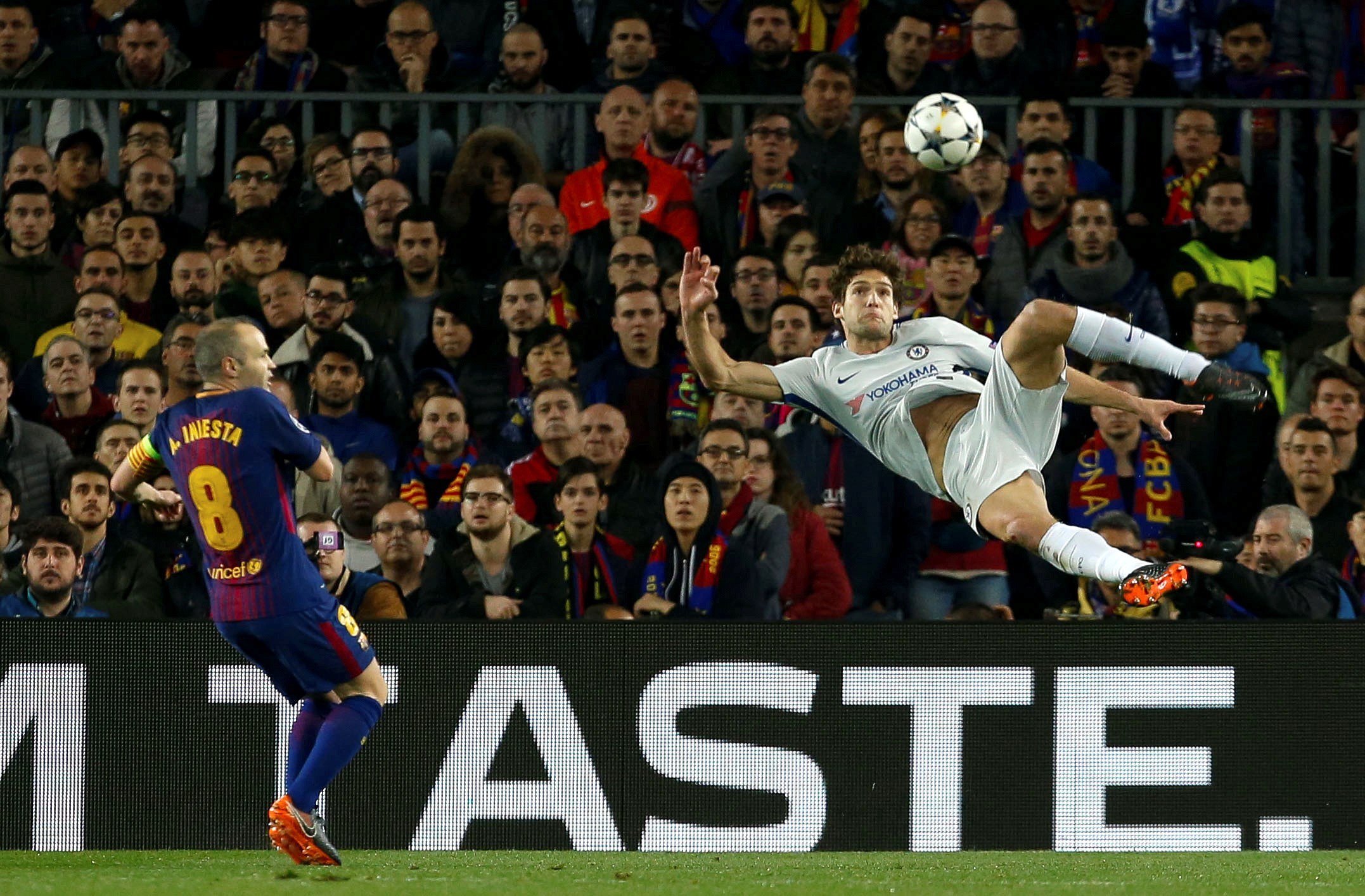 Marcos Alonso, indiscutible en la banda izquierda del Chelsea, es una de las principales novedades de Lopetegui.