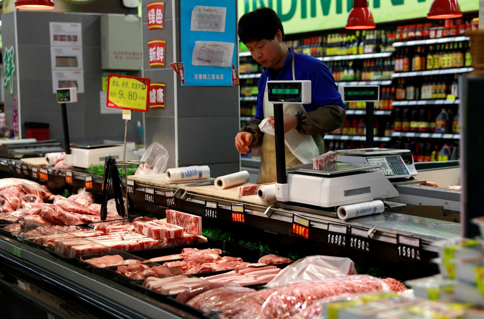 Entran en vigor los aranceles de Trump al aluminio y al acero