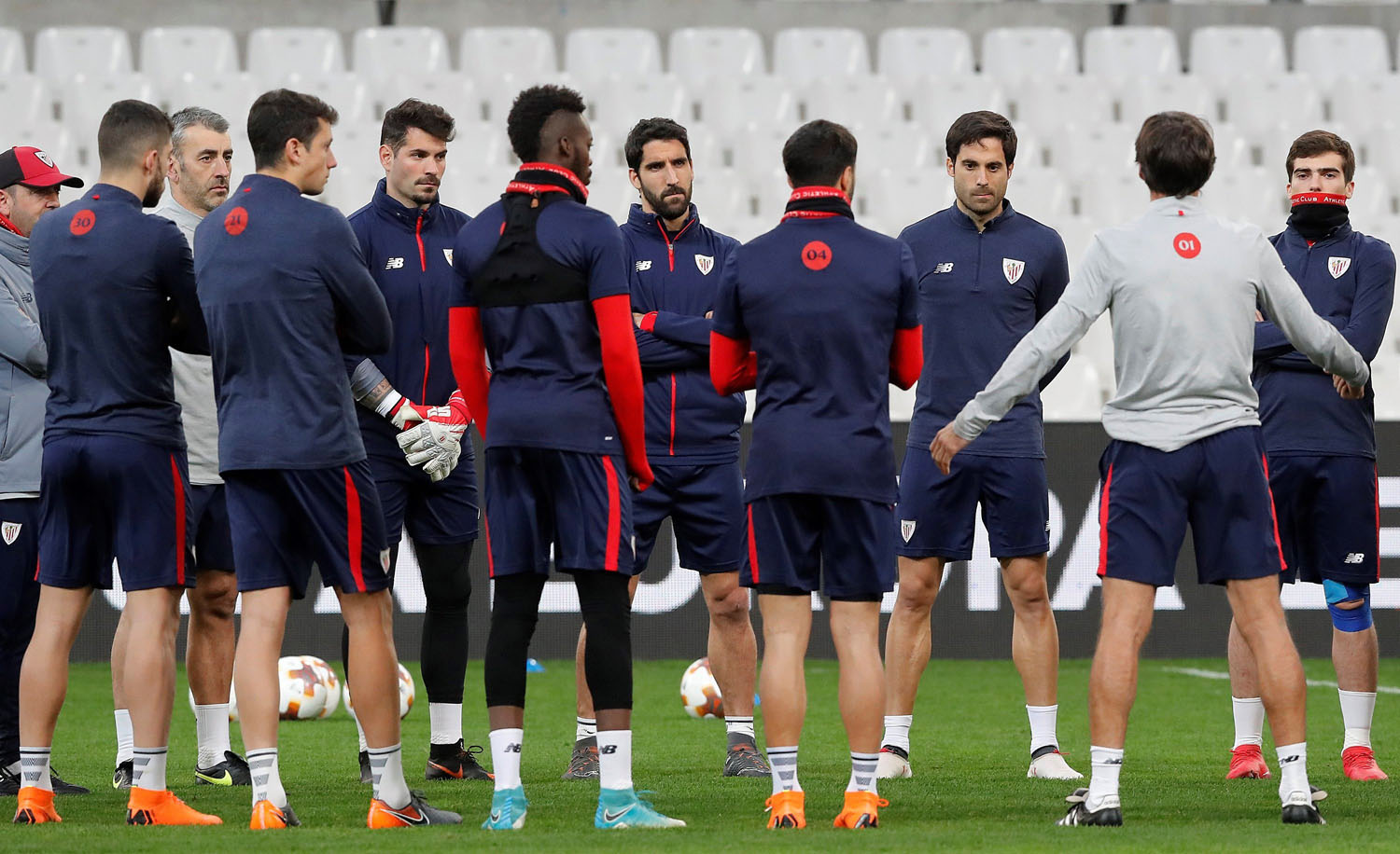 Ziganda da instrucciones a sus jugadores en el último entrenamiento.