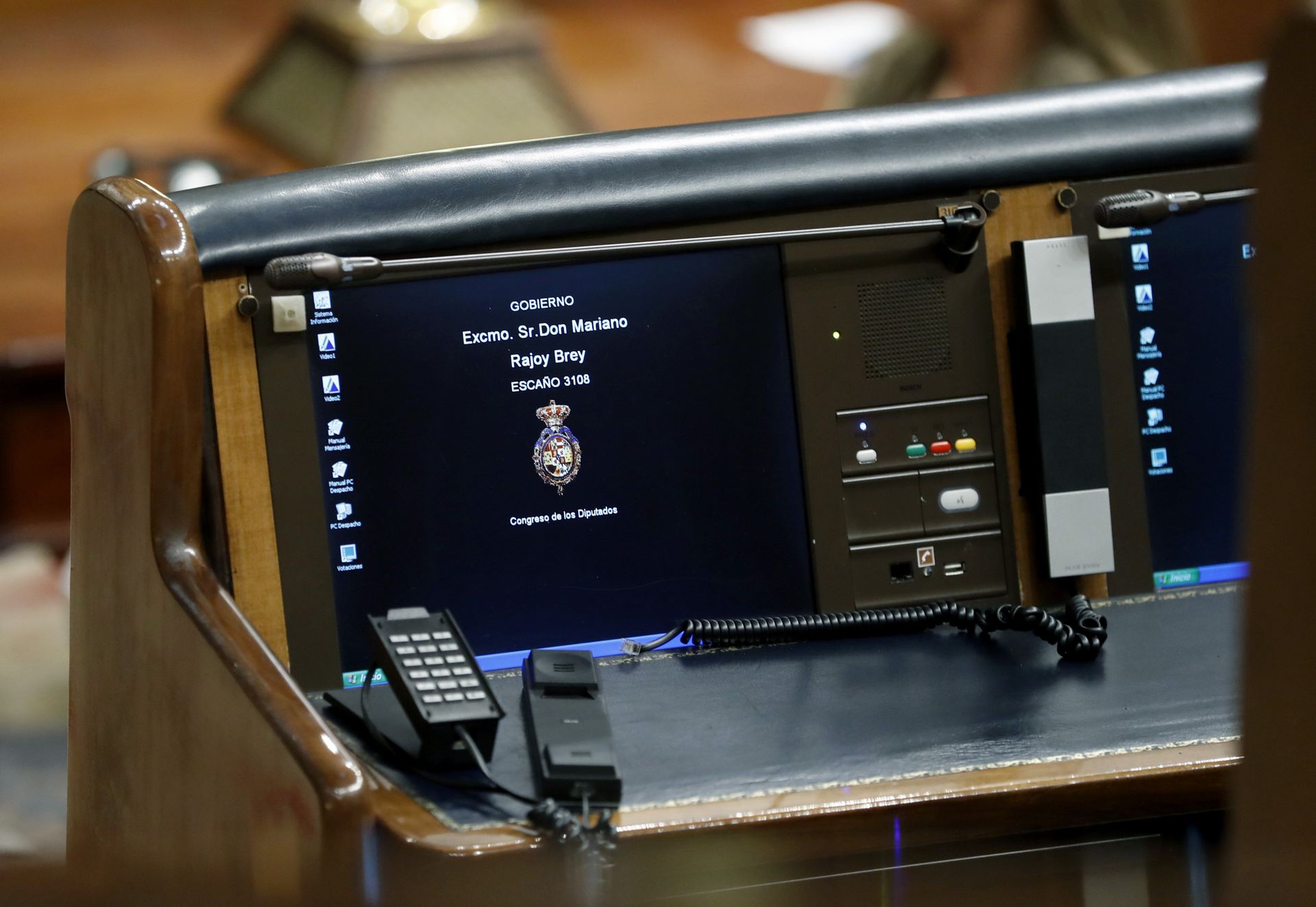 El escaño del presidente del Gobierno, Mariano Rajoy, vacío durante la sesión plenaria de ayer.