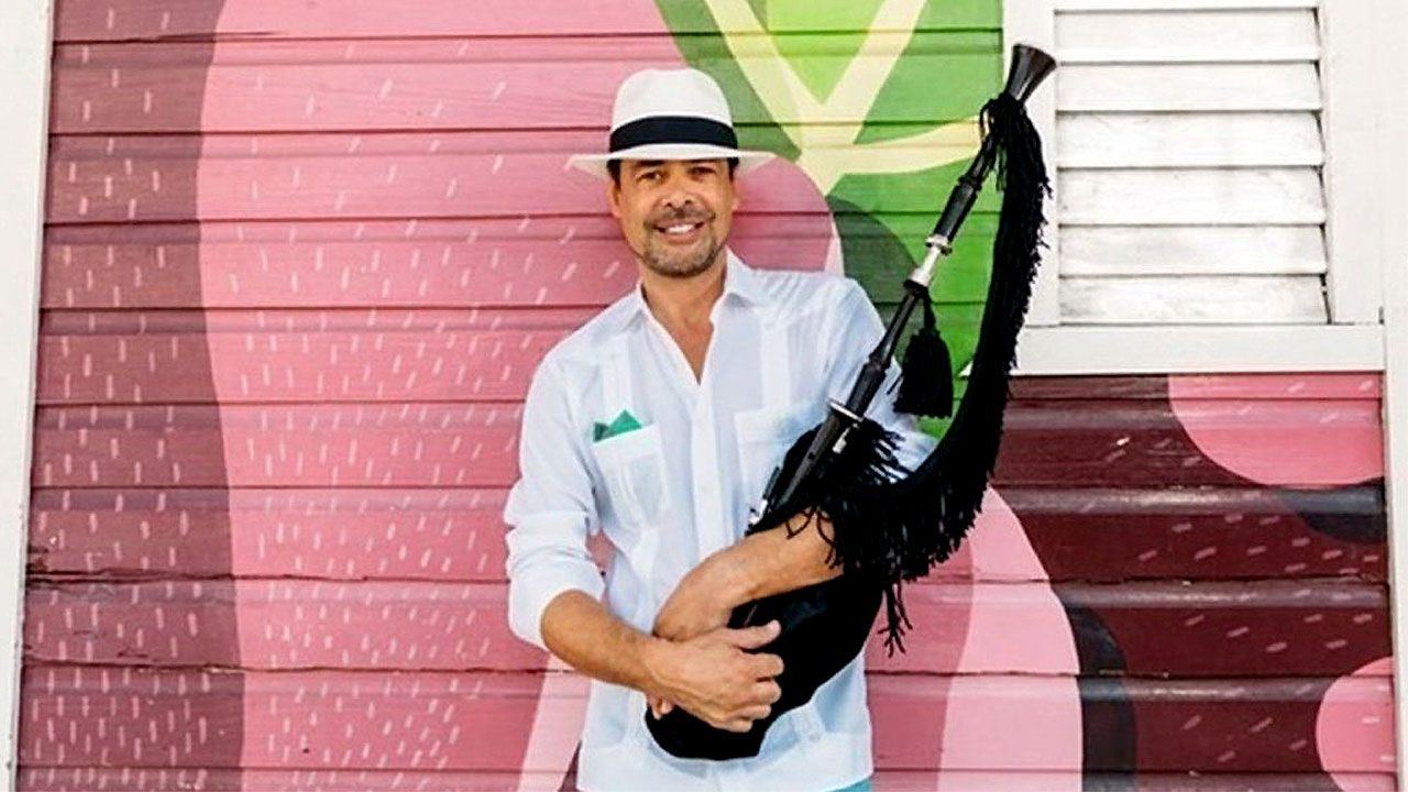 heviJosé Ángel Hevia (Villaviciosa, Asturias, 1967), regresa a la música con su trabajo ‘Al sol del indianu'.