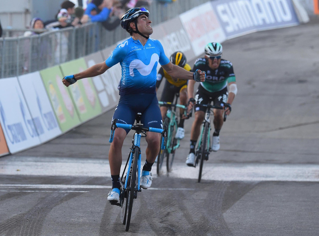 Mikel Landa celebra su victoria en la etapa reina de la Tirreno-Adriático.