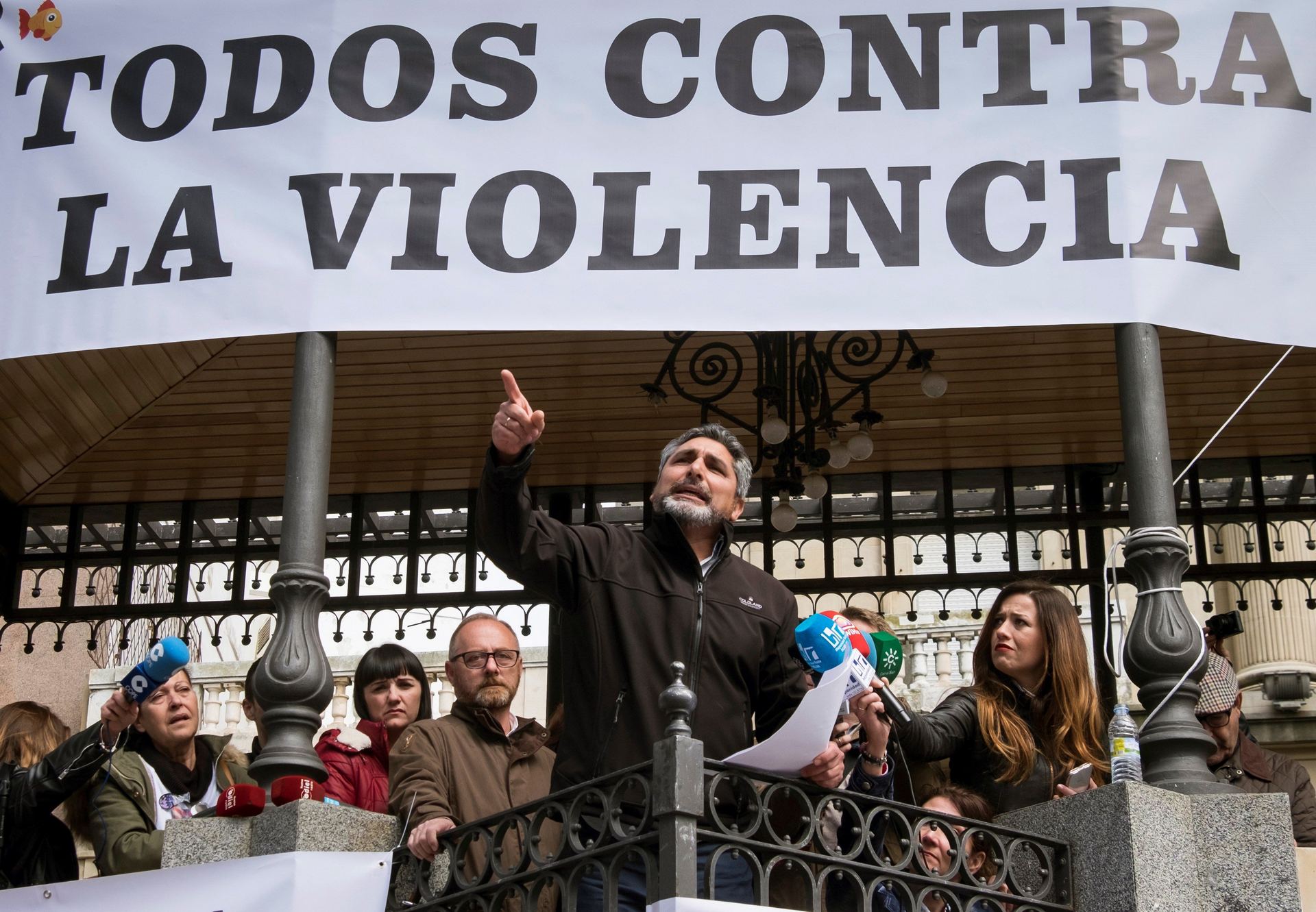 Juan José Cortés, el padre de Mari Luz, ayer durante la concentración en Huelva para no derogar la prisión permanente.