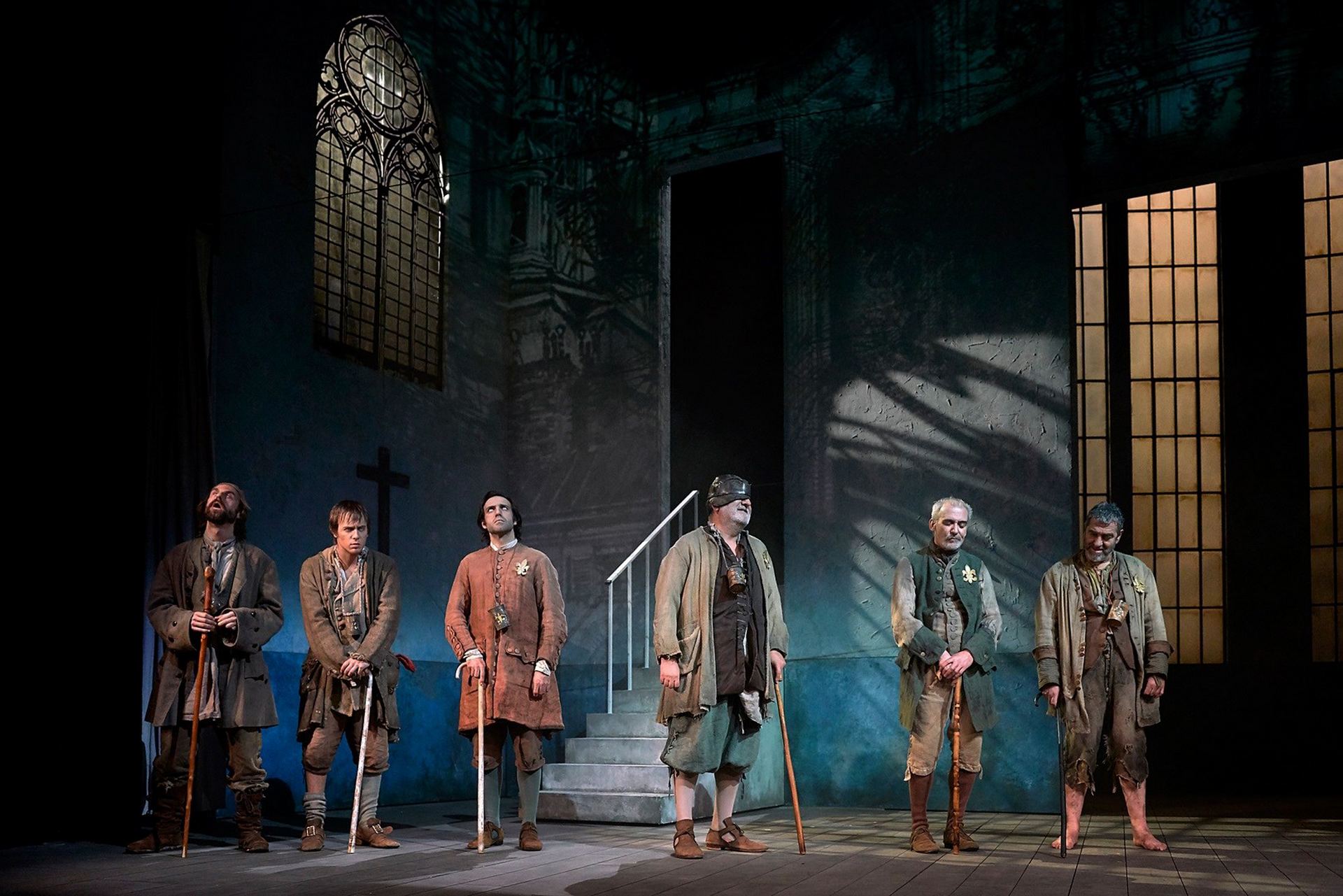 Parte del reparto de la obra, que tiene lugar en un hospicio del París de 1771.