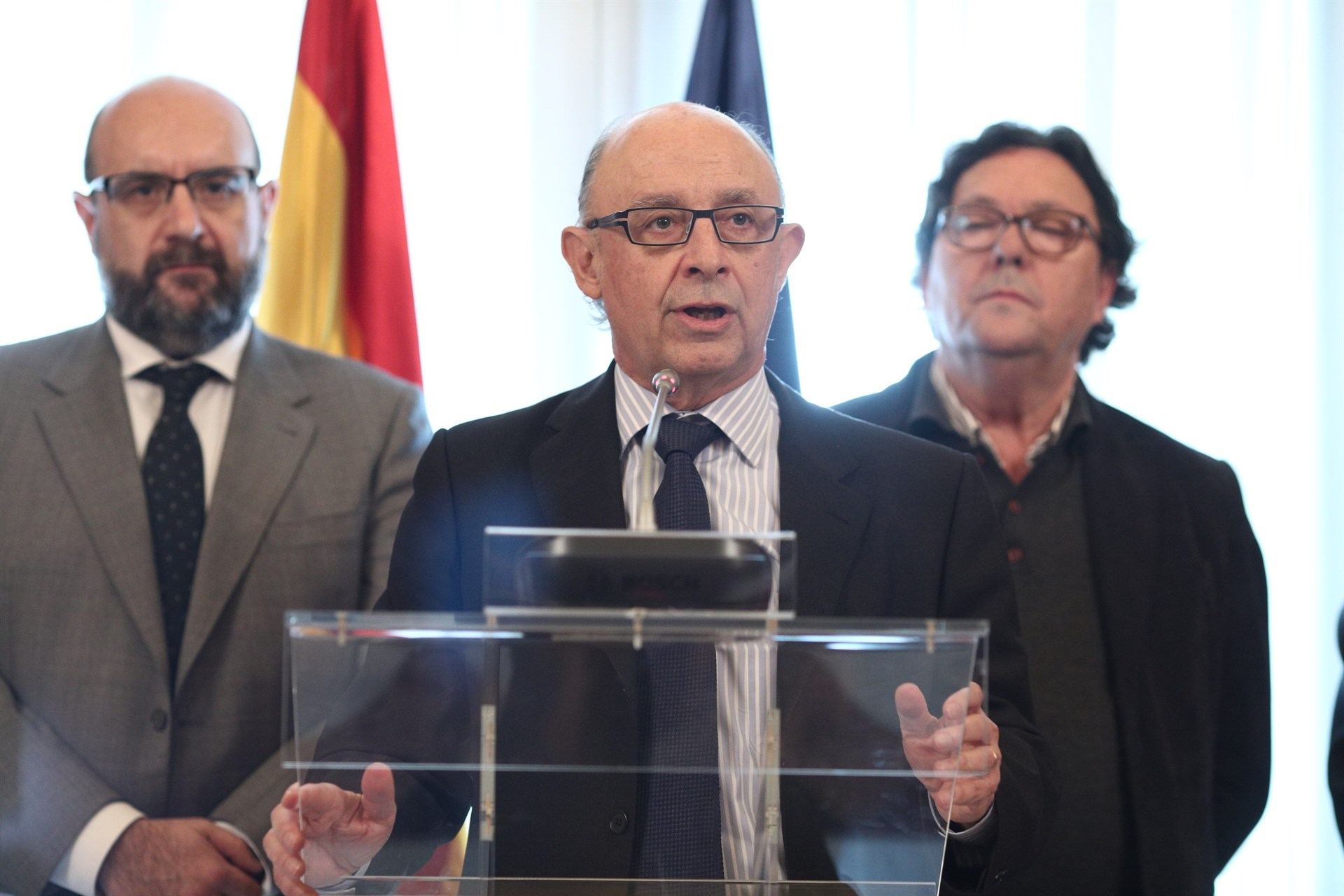 El ministro de Economía, Cristóbal Montoro, firmará con los sindicatos el acuerdo de empleo público.