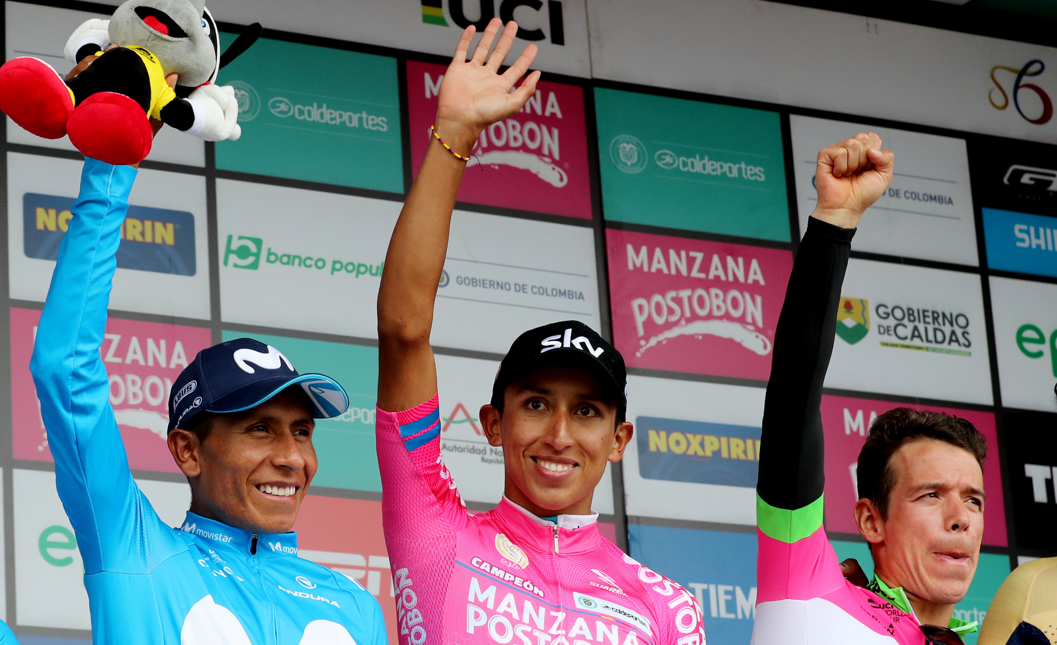 Fotografía de archivo del 11 de febrero de 2018 del ciclista colombiano del equipo Sky, Egan Bernal (en el centro).