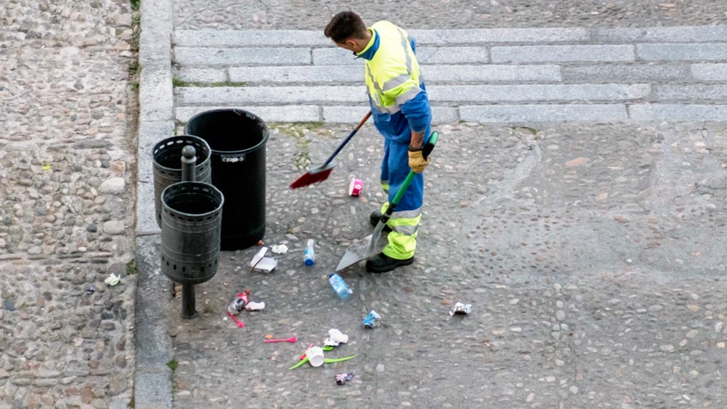 Basura-Trabajador-FCC_KAM9486