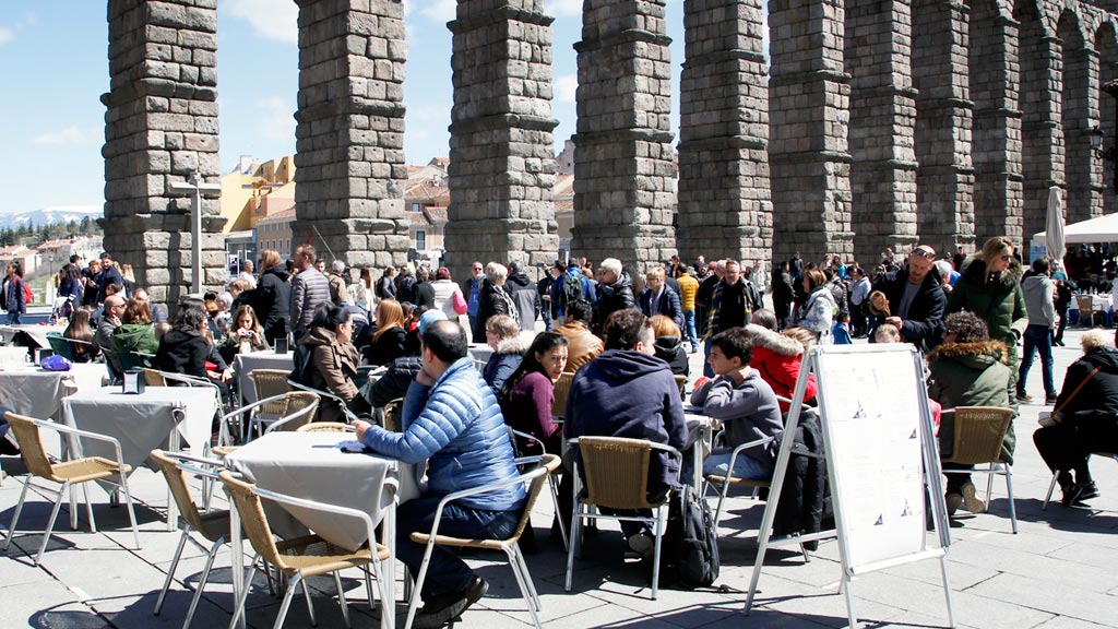 turistas-poblacion-gente