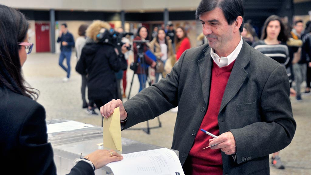 09-1kama_UVA-Elecciones-Rector_KAM0623