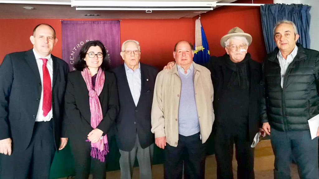 Se presenta la 'Riaza Film Office' 1 El secretario provincial del PSOE, primero por la izquierda, acompañó a las autoridades asistentes. / el adelantado