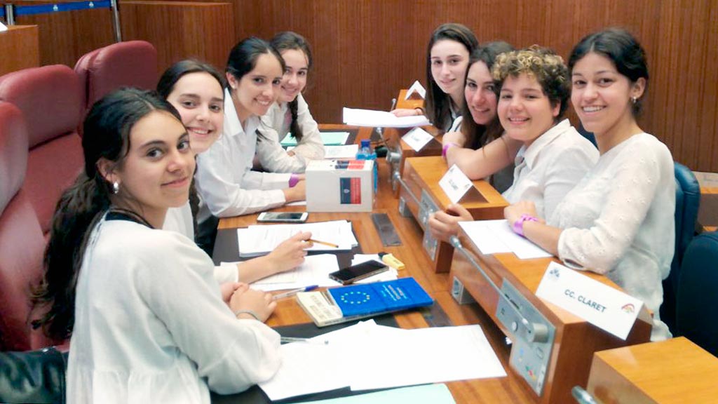 Integrantes del equipo de debate del colegio Claret de Segovia. / el adelantado