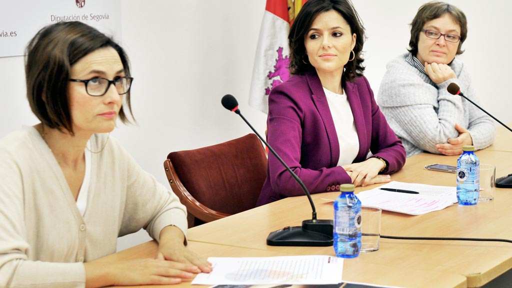 María José Frías (izquierda), durante la presentación de la campaña en la Casa del Sello. / kamarero