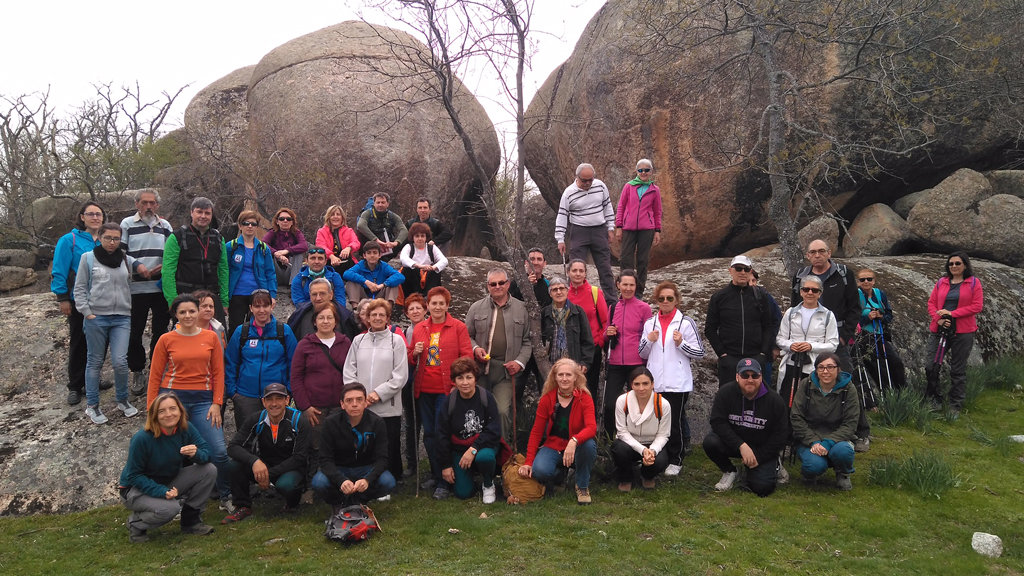 Participantes en la ruta por Ortigosa. / E.A.
