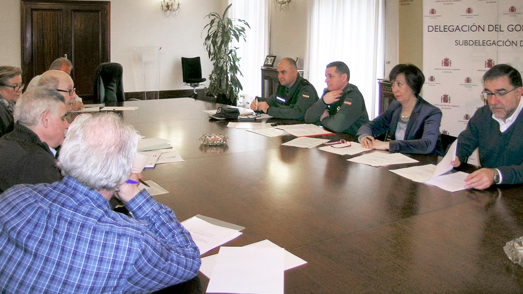 La reunión se celebró en la Subdelegación del Gobierno de Segovia. / el adelantado