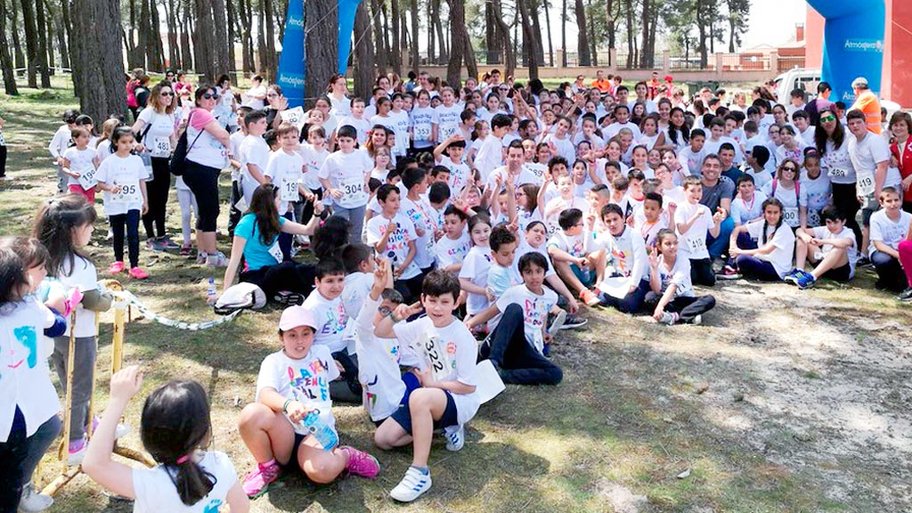 Escolares y profesores participaron en las diferentes carreras que se disputaron durante la jornada, en el Día de la Educación Física.