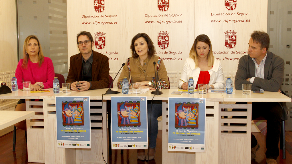 Los muñecos salen a escena 1 Presentación de la Feria del Muñeco en la Diputación. / Nerea Llorente