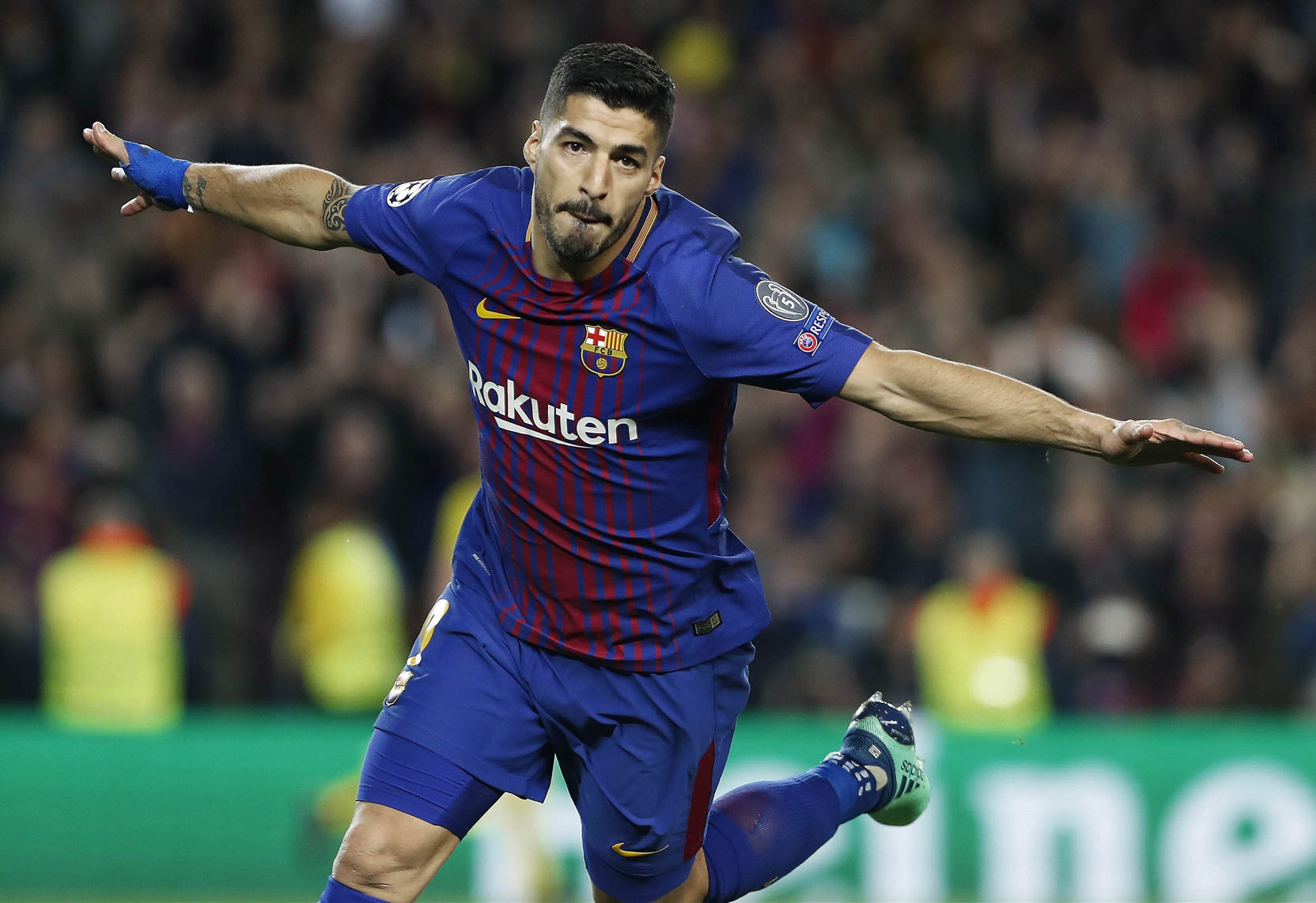 Luis Suárez celebra el cuarto gol del Barça ante la Roma, minutos después de que Dzeko marcase un peligroso 3-1 para los intereses azulgranas.