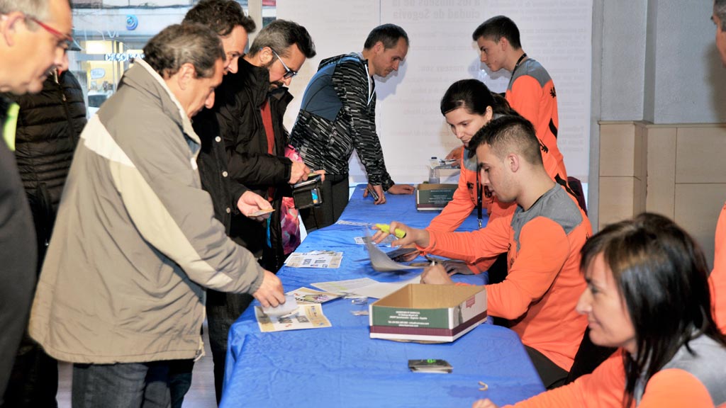 38-1kama-Atletismo-Media-Maraton-Recogida-Dorsales_KAM1027