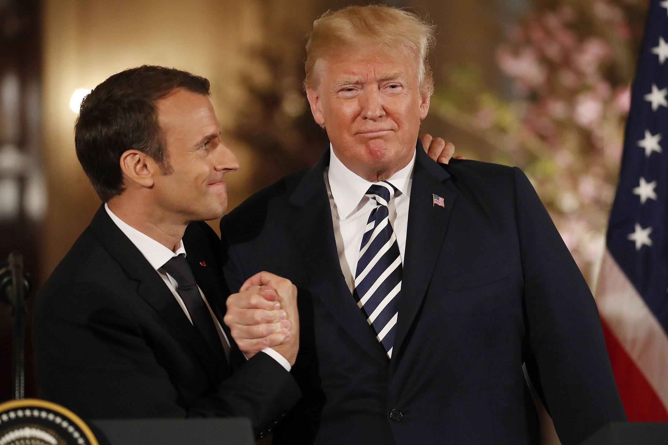 El presidente estadounidense, Donald Trump (d), y su homólogo francés, Emmanuel Macron (i), en la rueda de prensa.