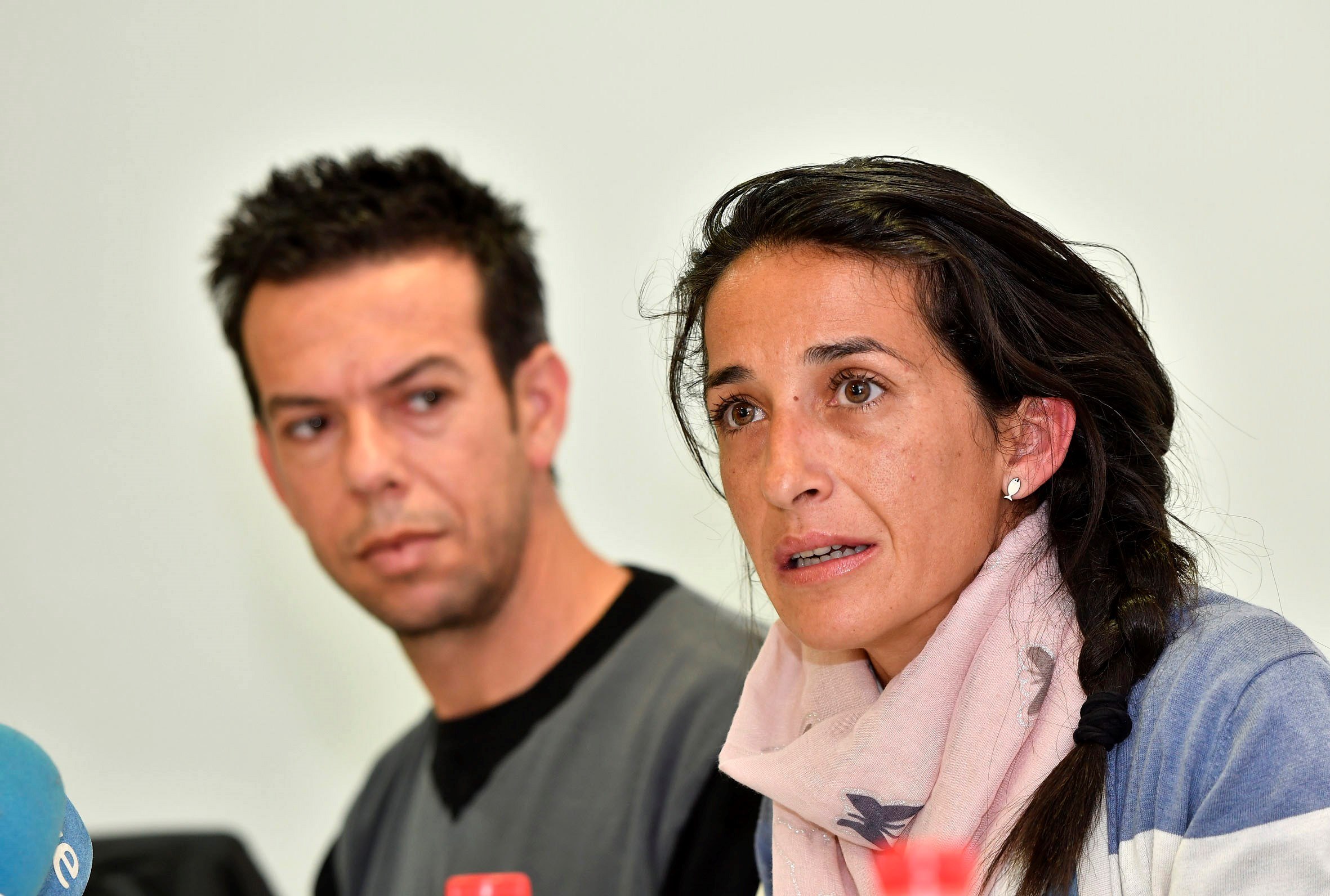 Los padres del niño Gabriel Cruz, Patricia Ramírez y Ángel Cruz, comparecen ante los medios.