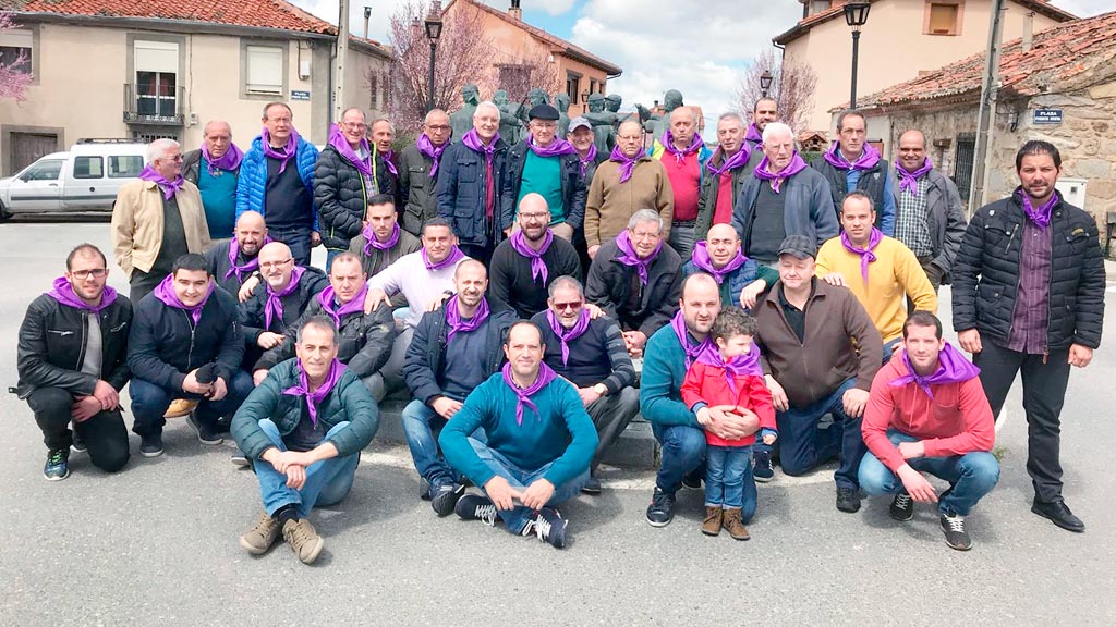 Generaciones de paloteadores de Tabanera del Monte se reunieron el pasado fin de semana en una comida. / el adelantado