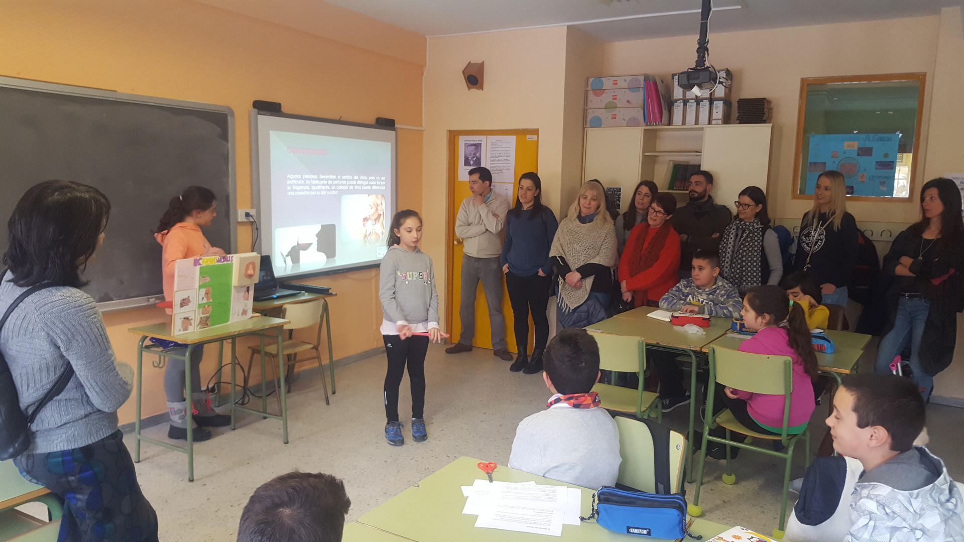 Los dieciséis profesores llegados de distintos puntos de Europa, conocieron el centro granjeño.