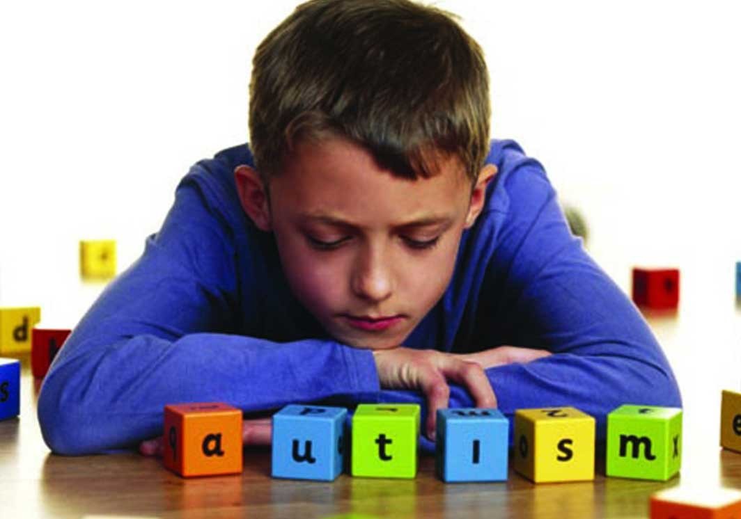 Los padres tuvieron que colocar una grabadora en la ropa del niño.