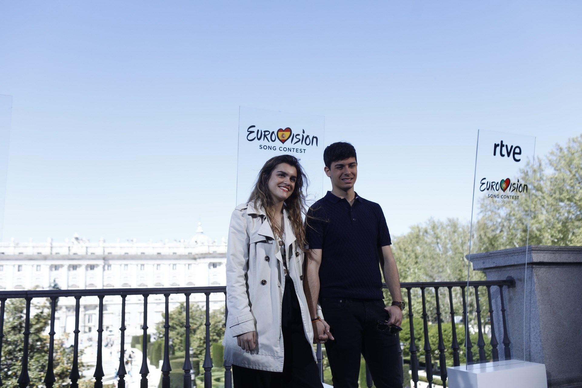 La institución decide hoy si la silla ‘M’ de la institución la ocupa Juan Mayorga o Dolores Corbella.