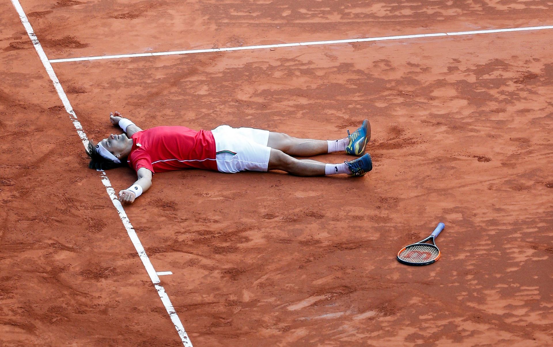 El alicantino David Ferrer celebra su sufrido triunfo tras doblegar a Philipp Kohlschreiber en el quinto partido de cuartos en la Plaza de Toros de Valencia.