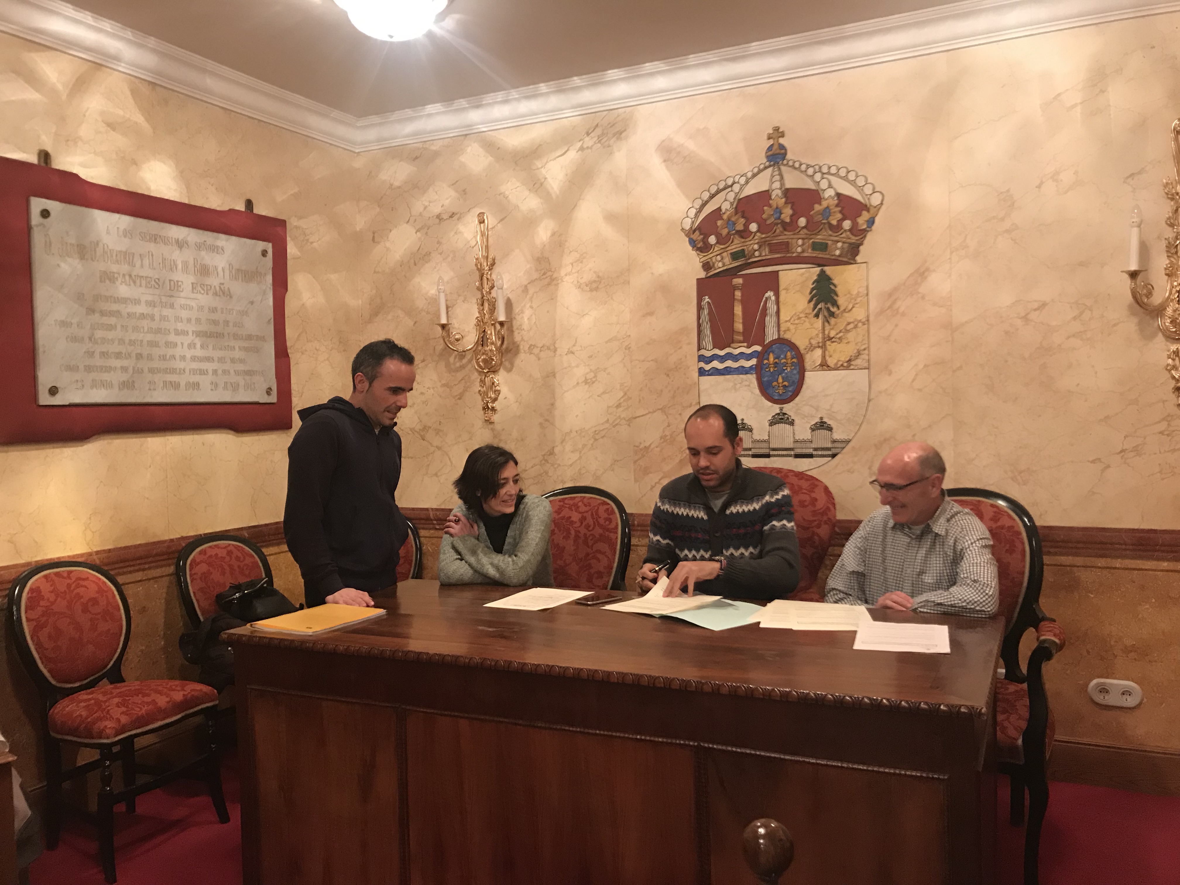 firma Imagen de la firma del convenio entre el Ayuntamiento y ‘La Herradura’.