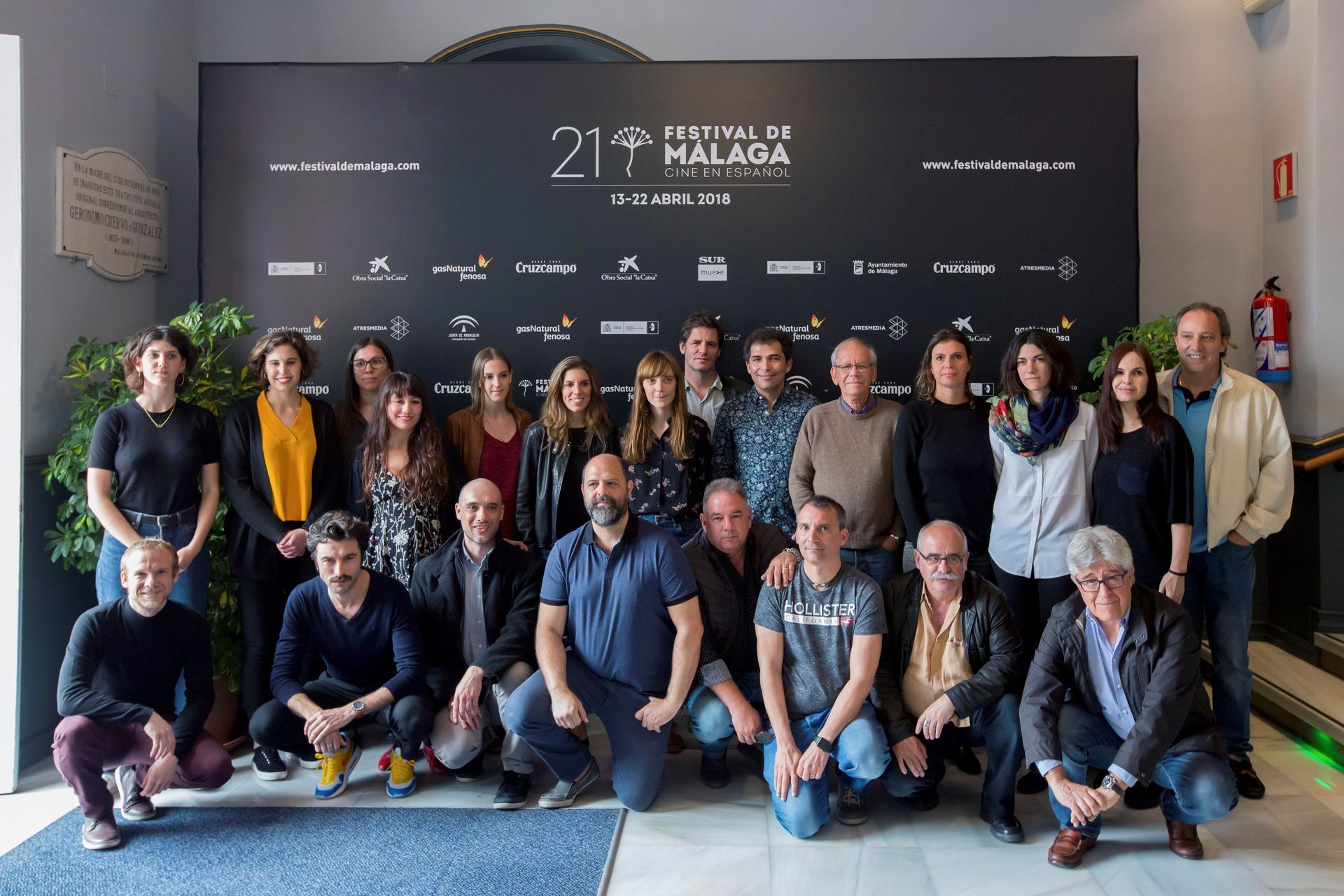 Fotografía de familia de los ganadores del XXI Festival de Cine en Español de Málaga, en el que el largometraje ‘Las distancias’ ha logrado la Biznaga de Oro.